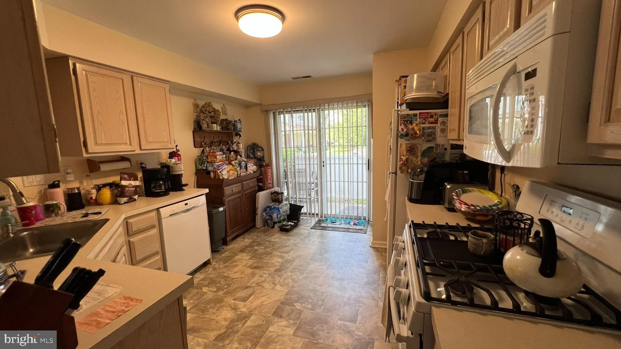 Blackwood, New Jersey 08012, United States, 2 Bedrooms Bedrooms, ,3 BathroomsBathrooms,Residential,Pending,130759