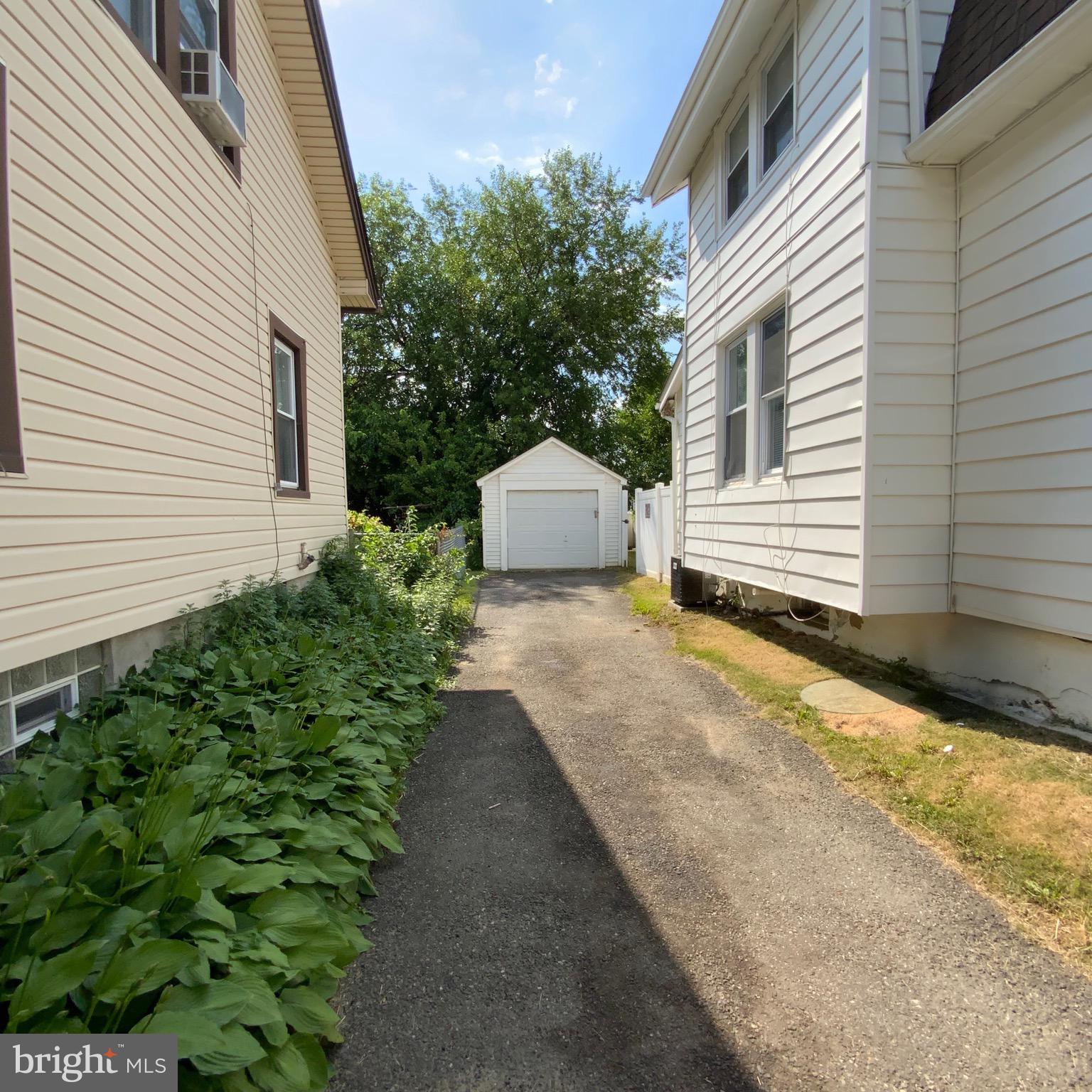 16 W ROLAND ROAD