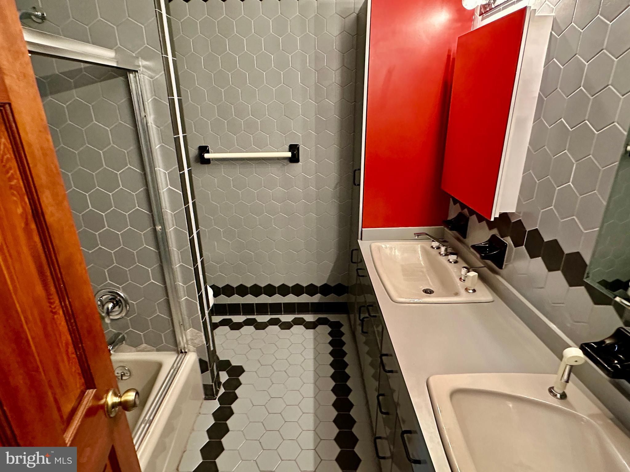 CLEARVIEW HEIGHTS - Residential Lease