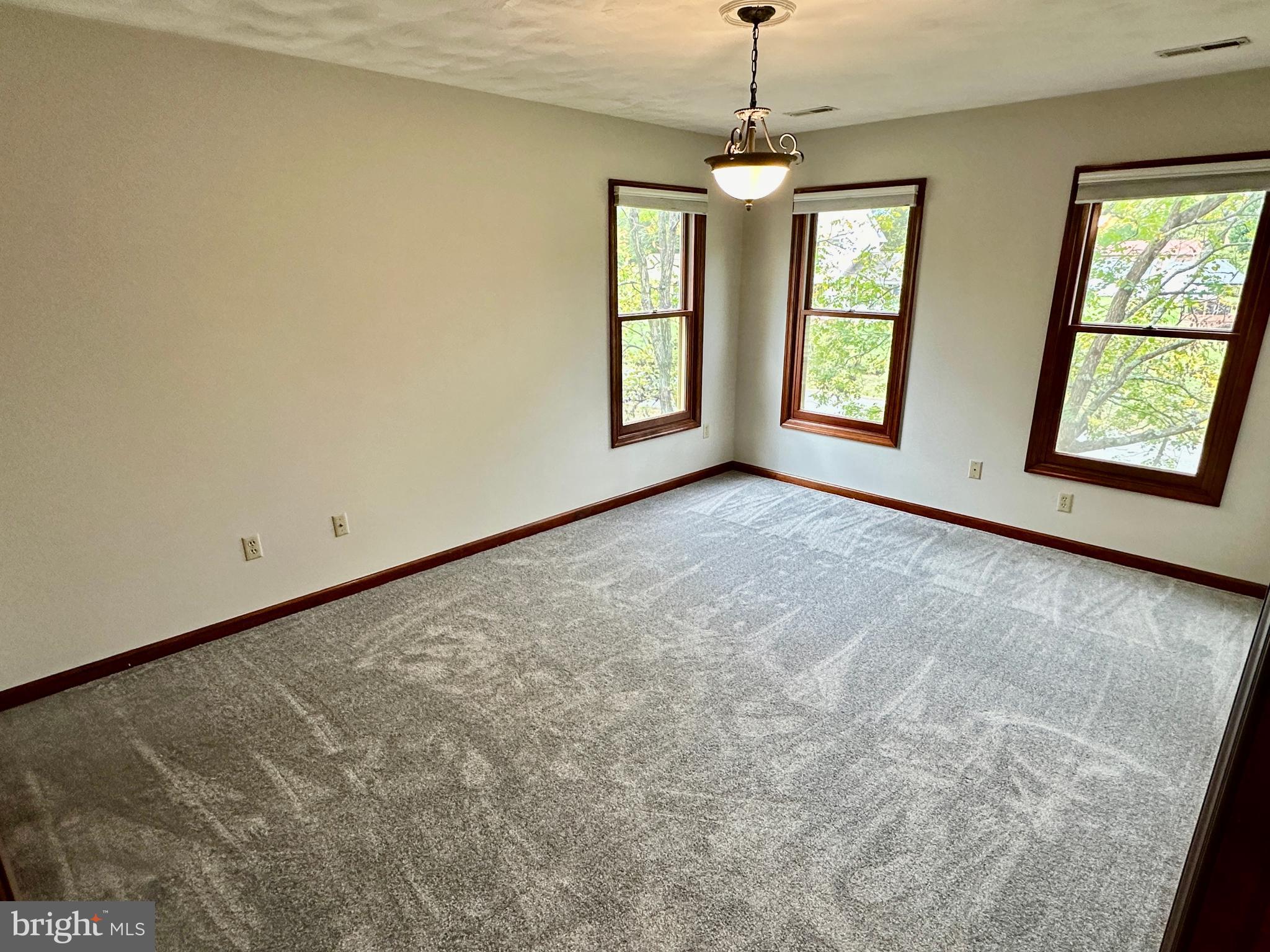 CLEARVIEW HEIGHTS - Residential Lease