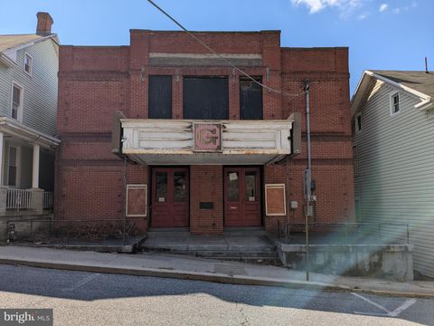 Homes For Sale - 37 Manchester Street<br/> GLEN ROCK, PA 17327