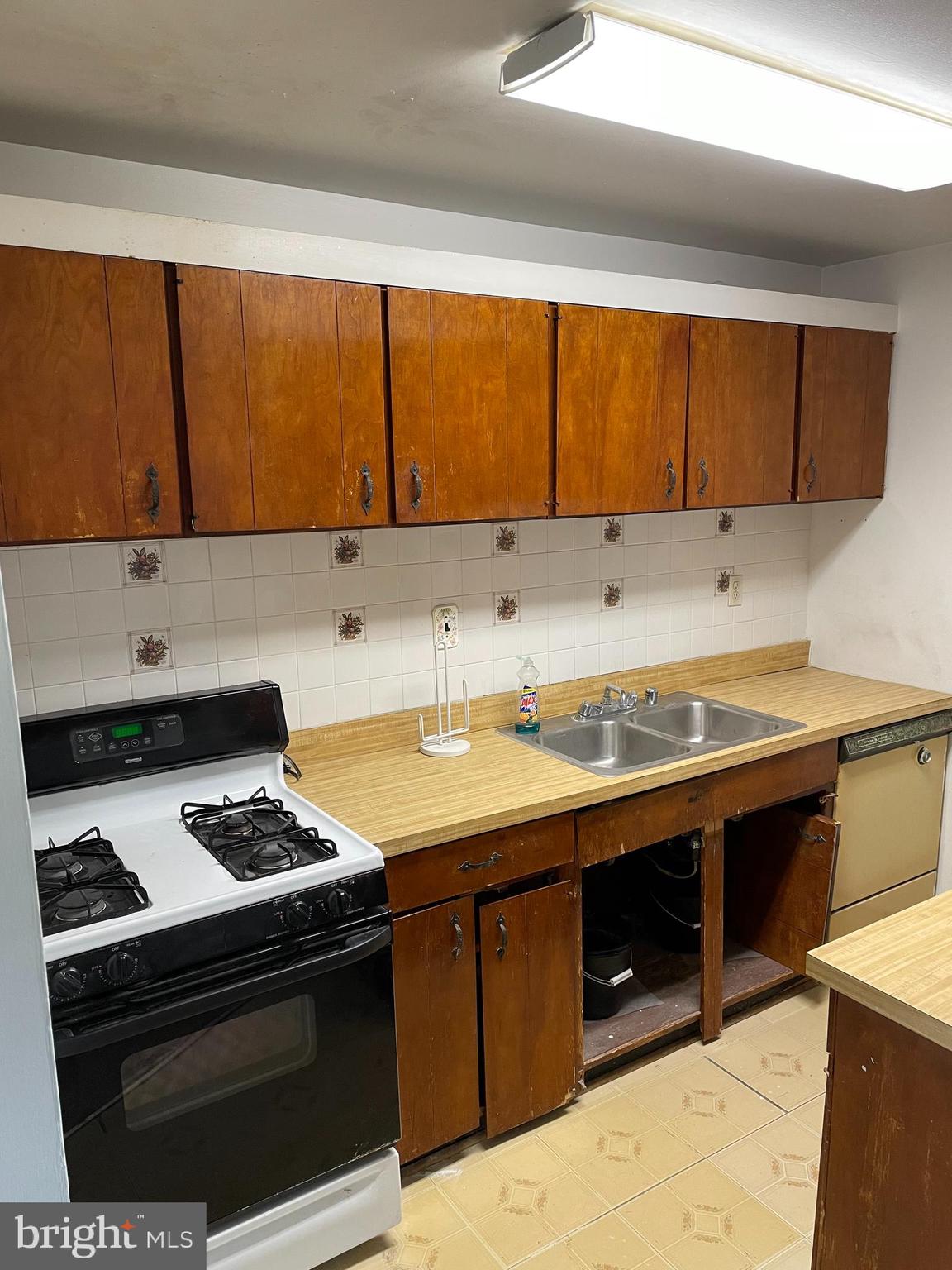 FRENCHMANS CREEK - Residential