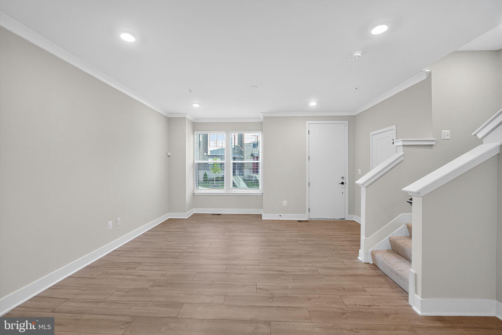 MEDFIELD - Residential