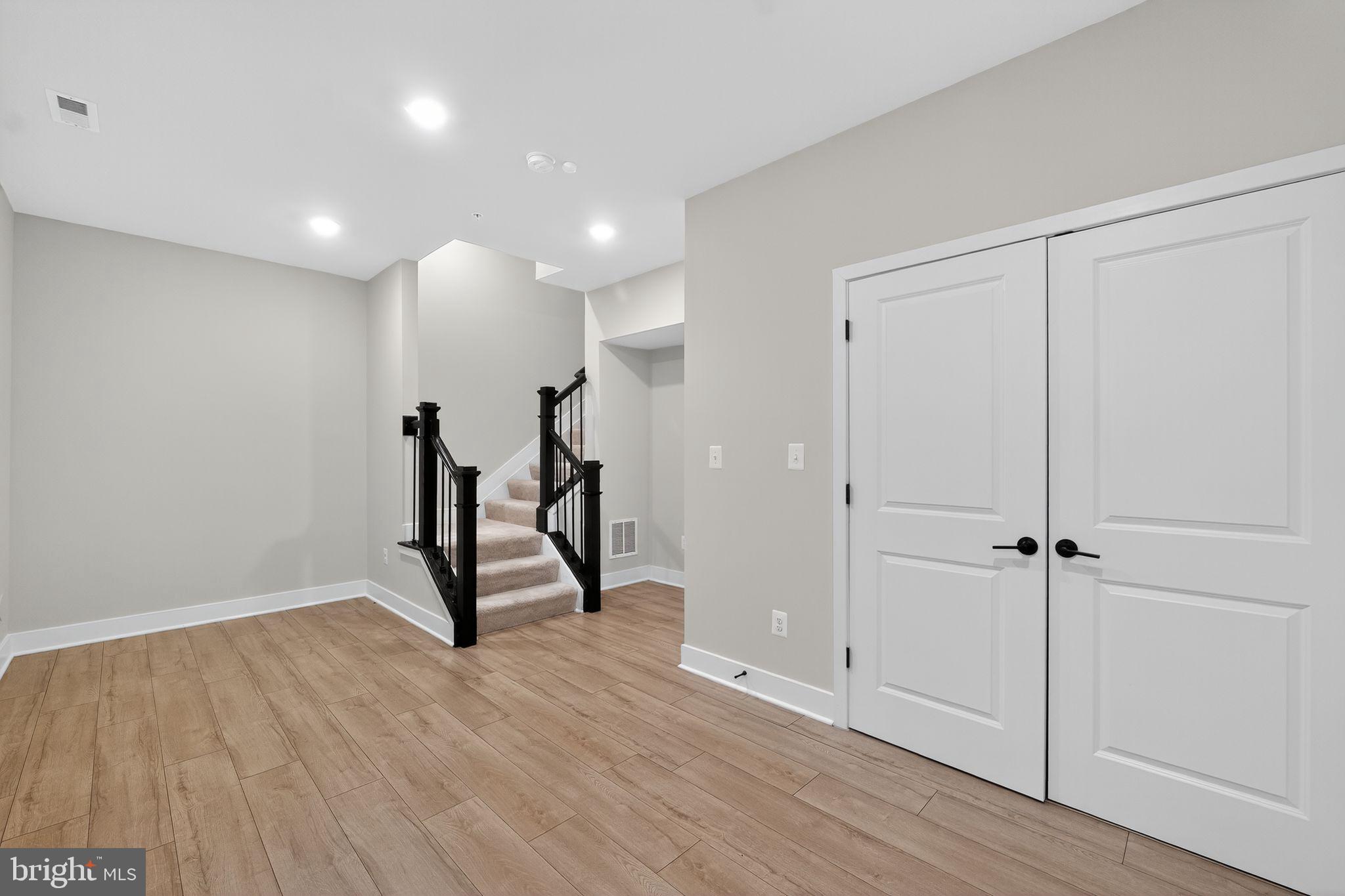 MEDFIELD - Residential