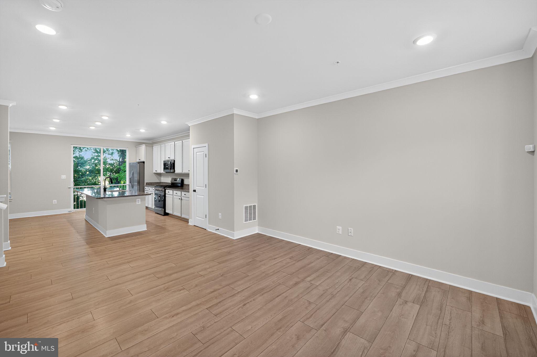 MEDFIELD - Residential