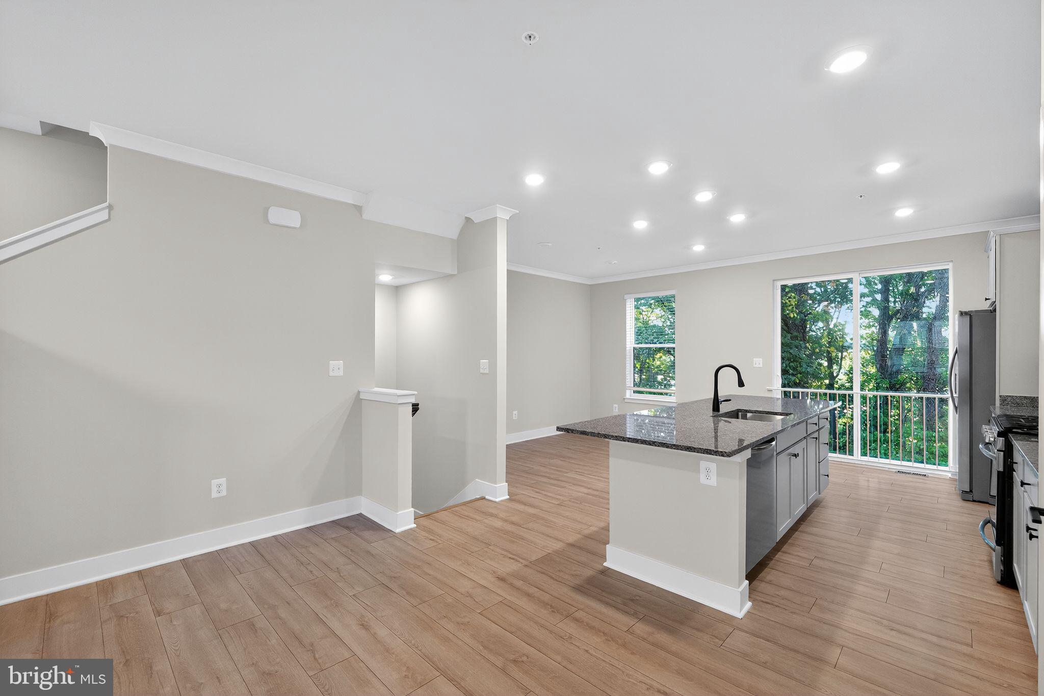 MEDFIELD - Residential