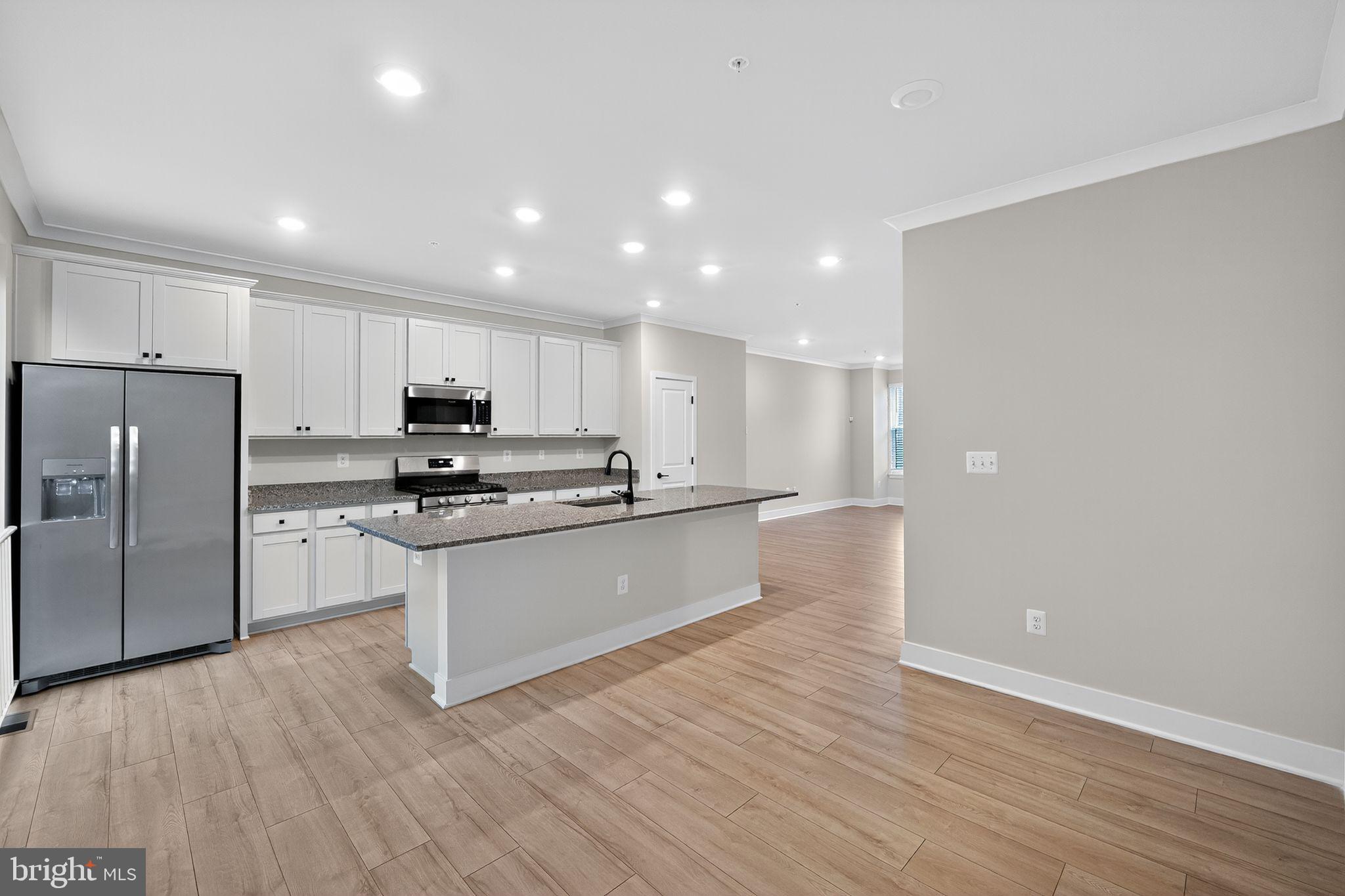 MEDFIELD - Residential