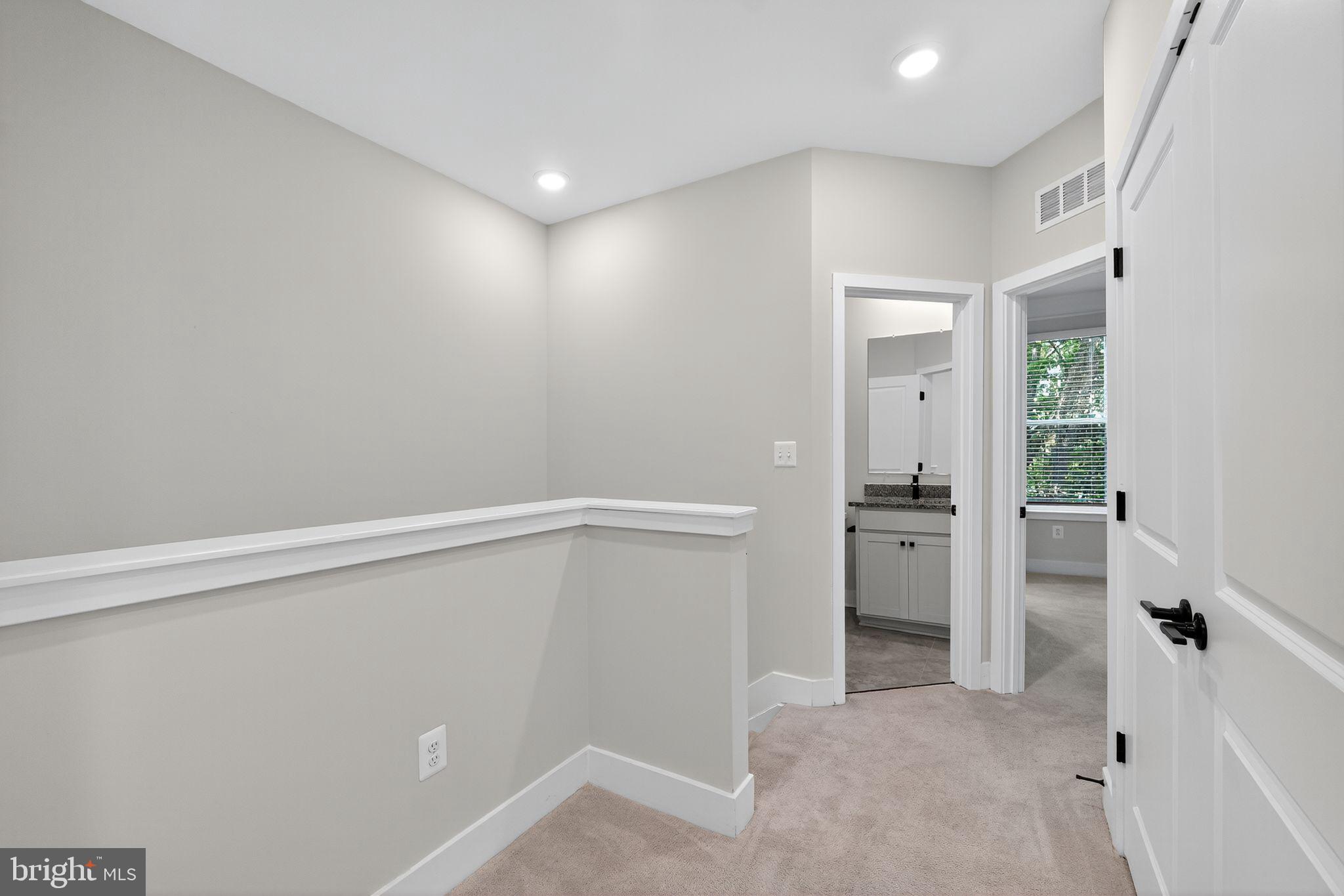 MEDFIELD - Residential