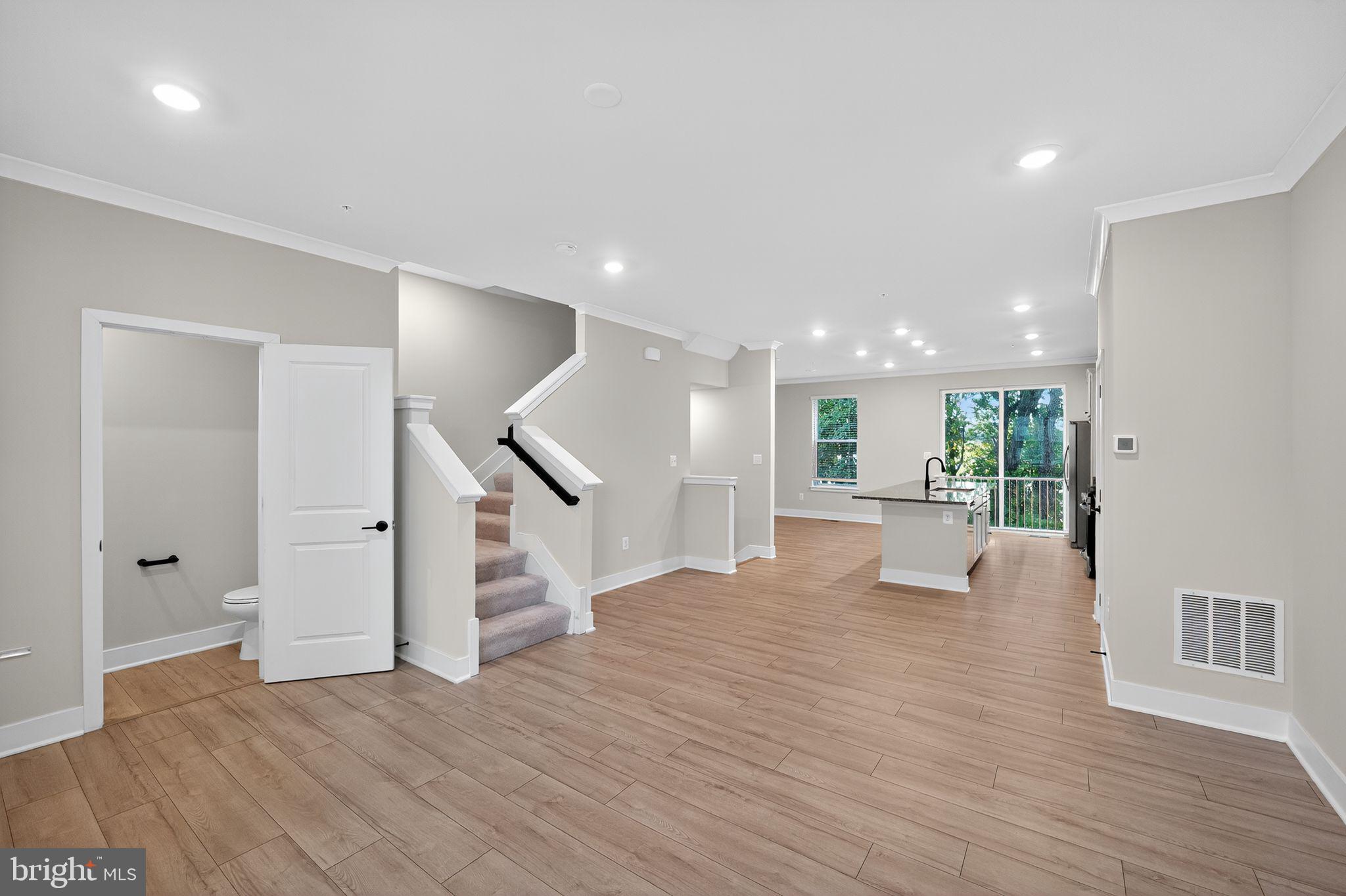 MEDFIELD - Residential