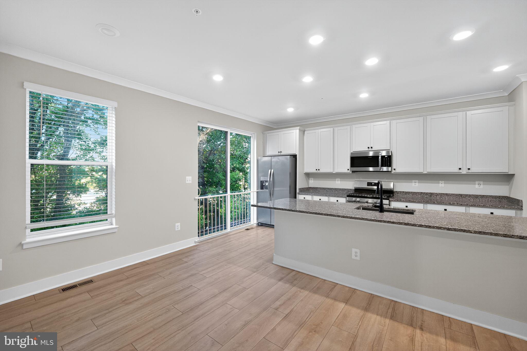 MEDFIELD - Residential