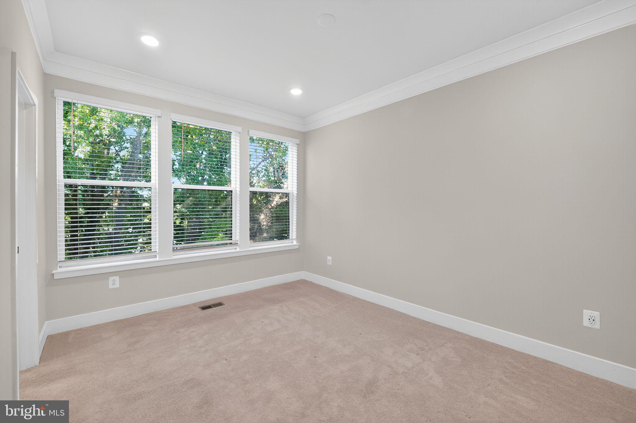 MEDFIELD - Residential