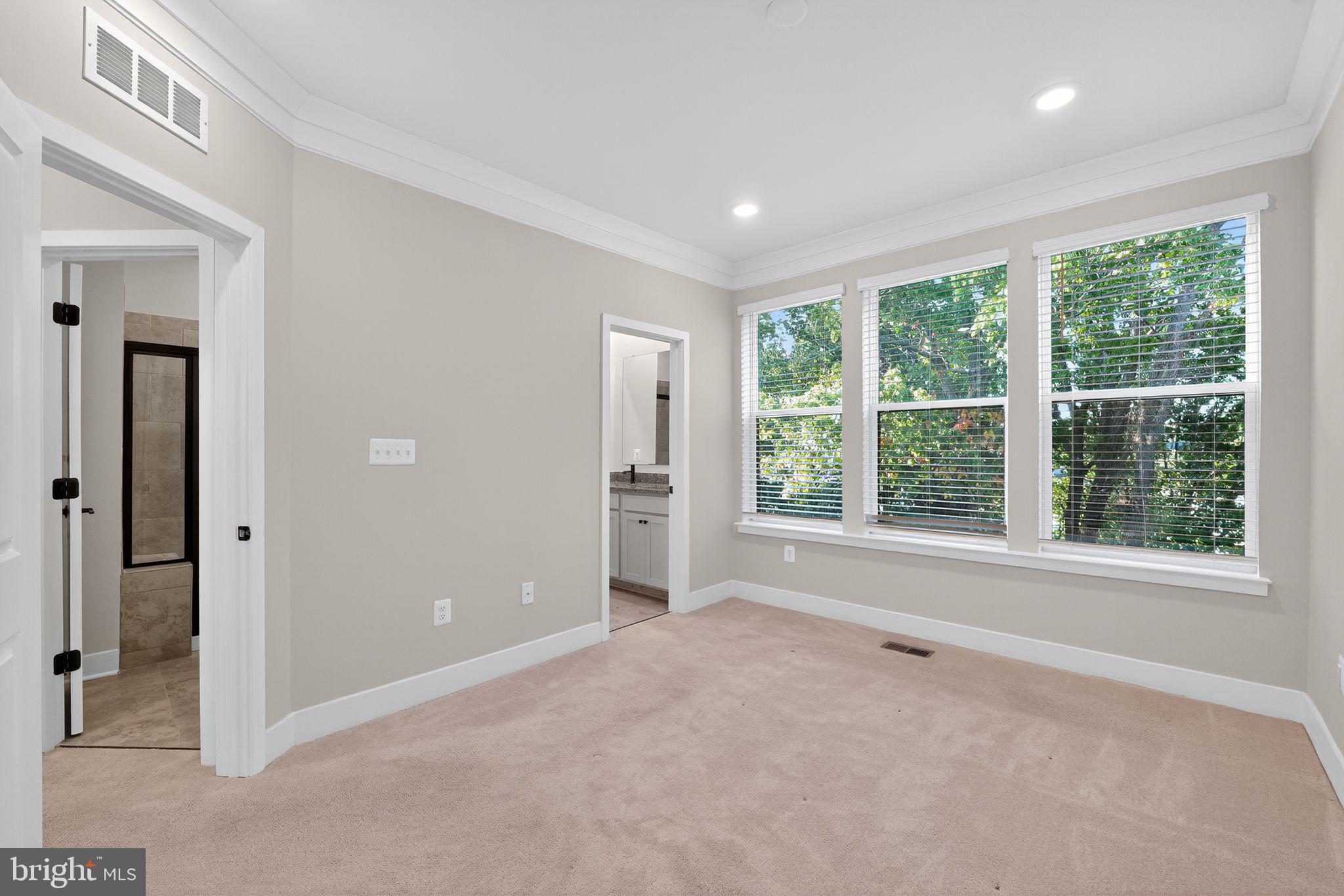 MEDFIELD - Residential