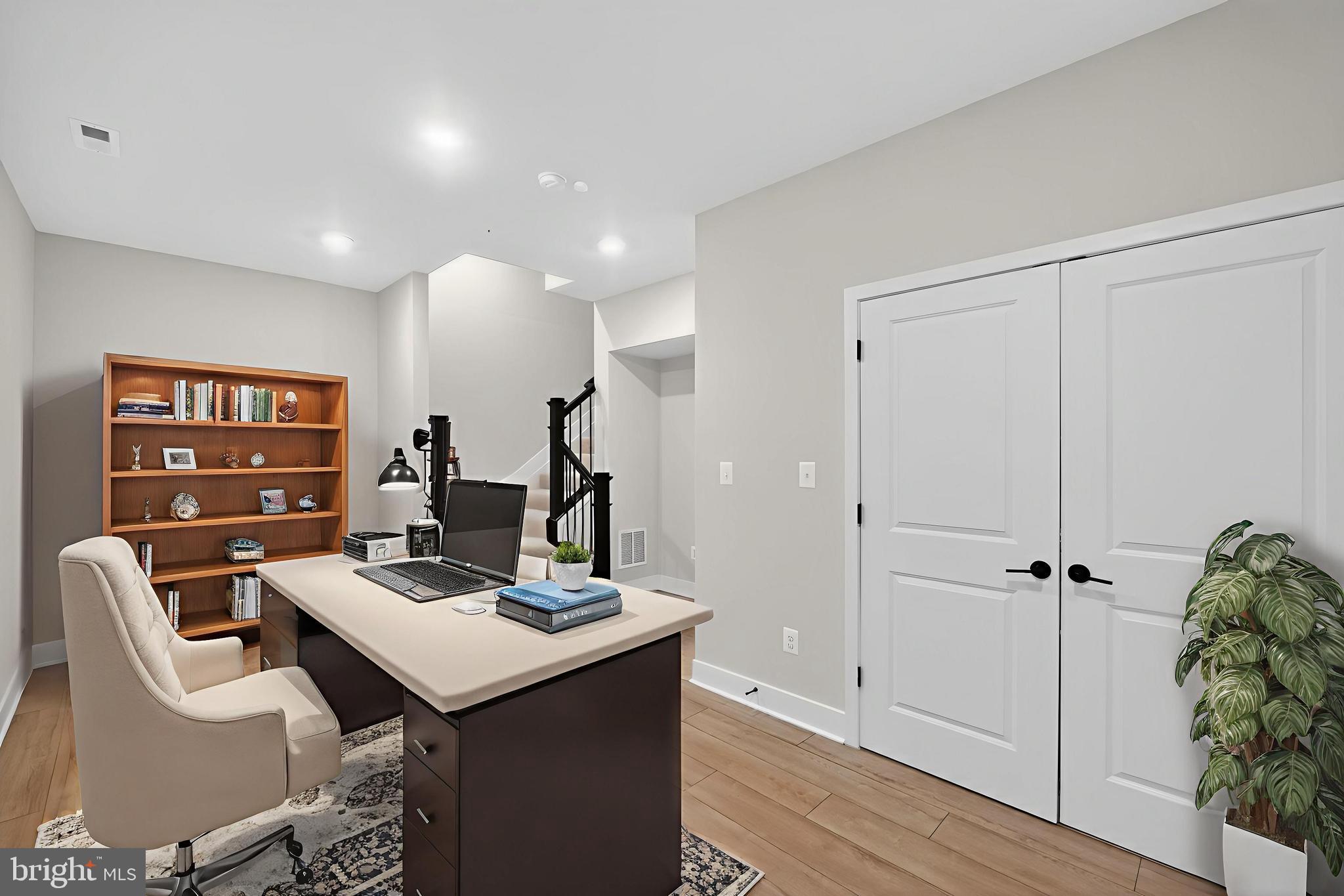 MEDFIELD - Residential