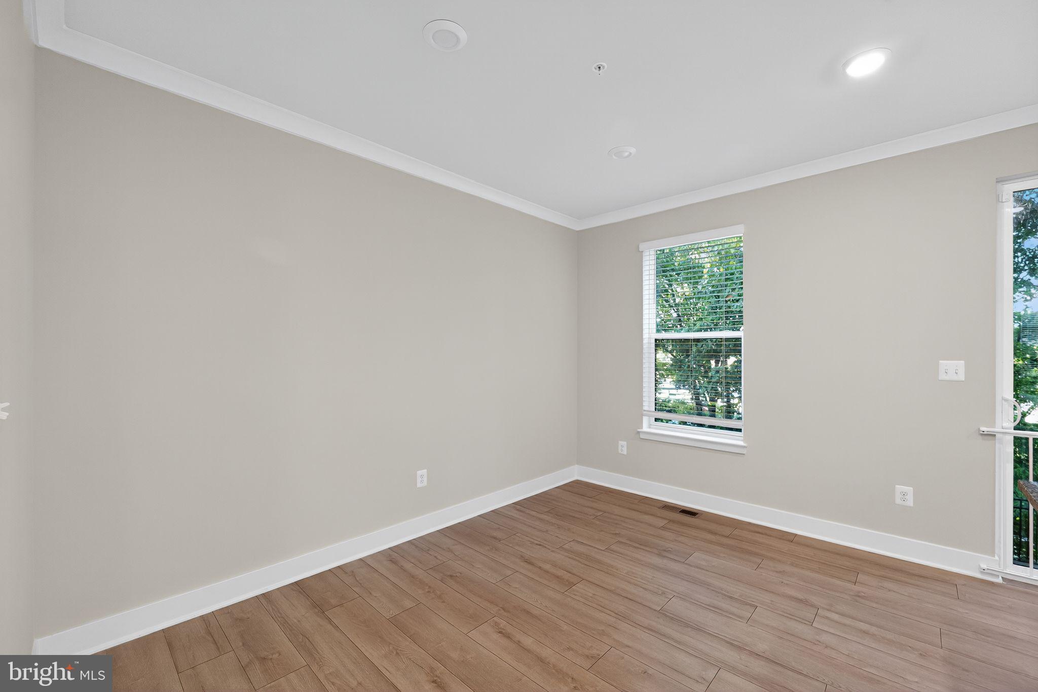 MEDFIELD - Residential