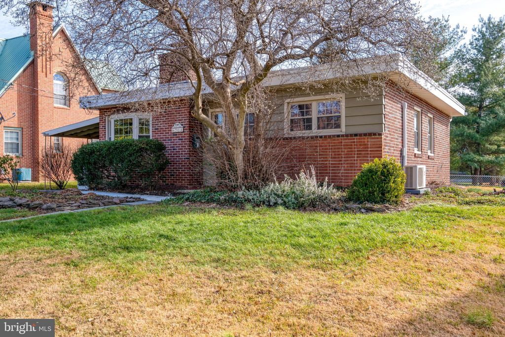 Photo of 564 Poplar Street, Columbia, PA 17512 (MLS # PALA2044448)