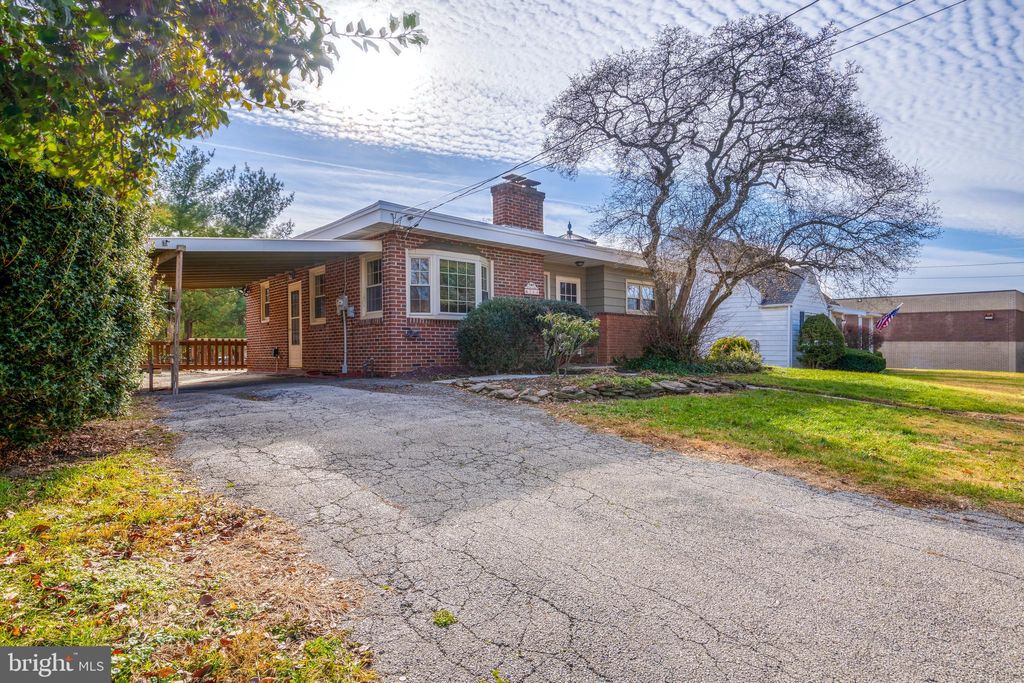 Photo of 564 Poplar Street, Columbia, PA 17512 (MLS # PALA2044448)