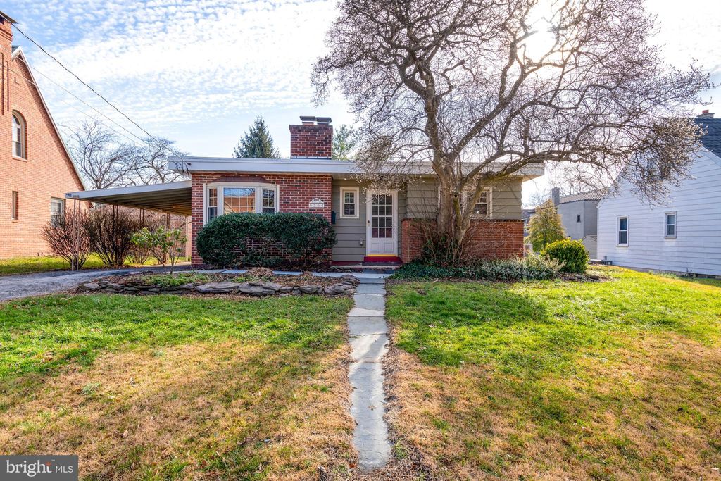 Photo of 564 Poplar Street, Columbia, PA 17512 (MLS # PALA2044448)