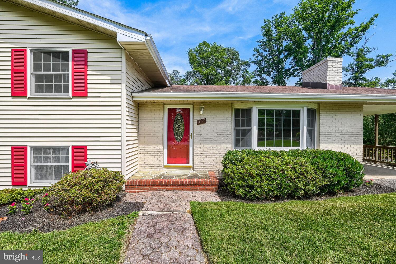 304 PINE CIRCLE