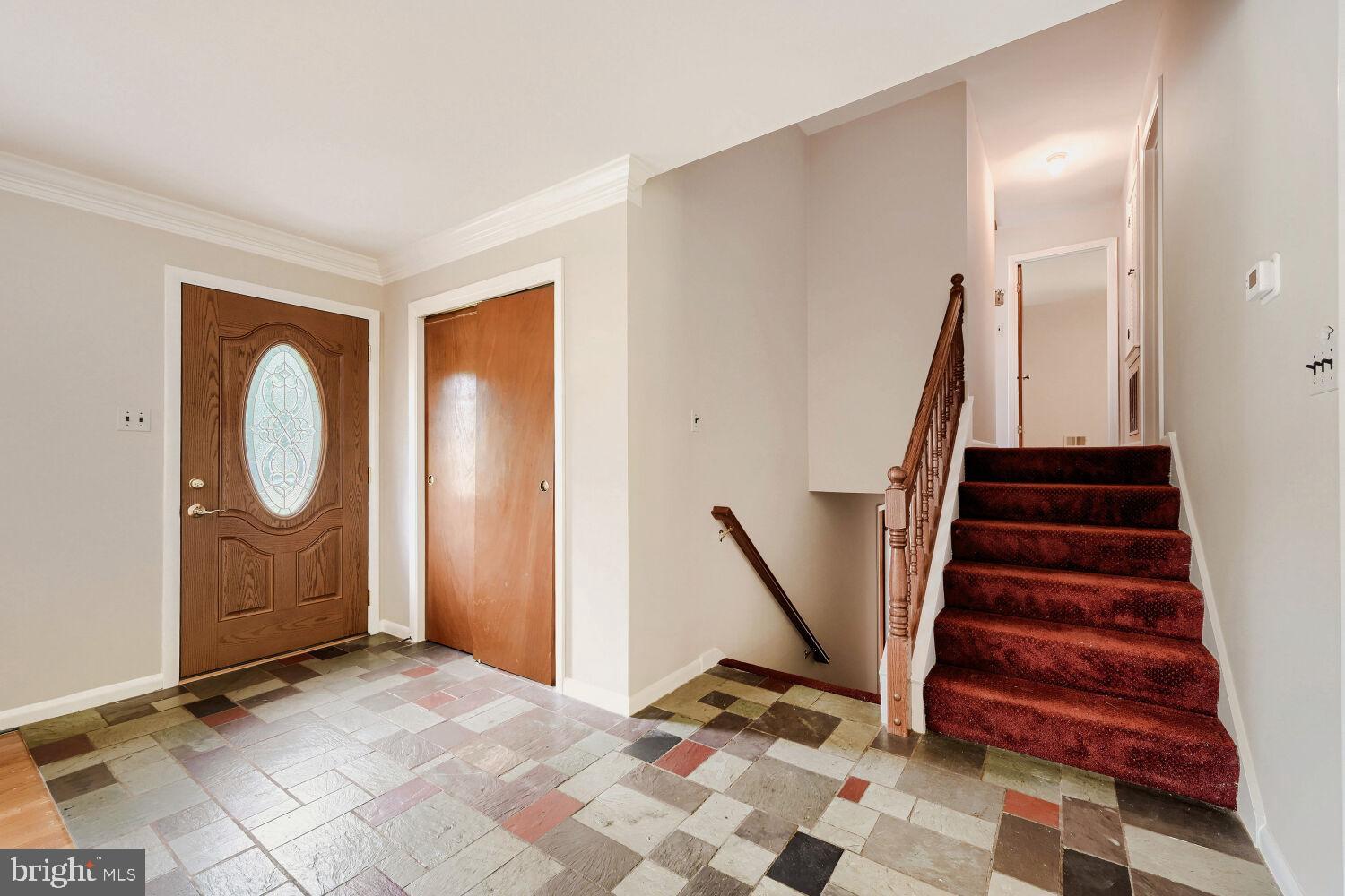 304 PINE CIRCLE
