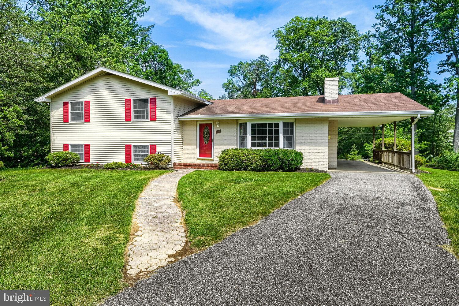 304 PINE CIRCLE