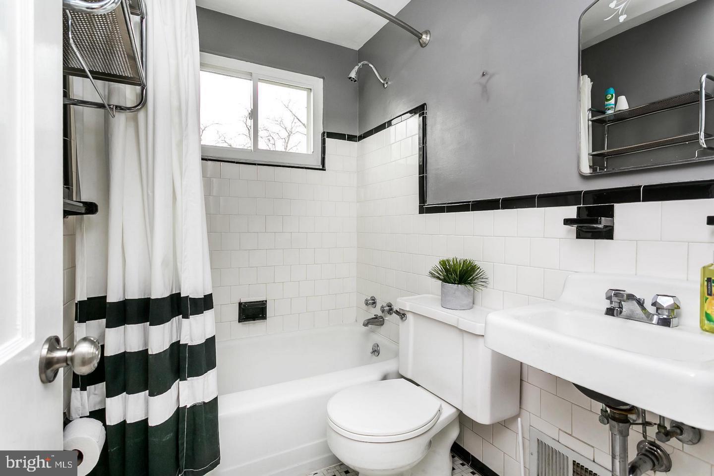 GAYLORD MANOR - Residential Lease