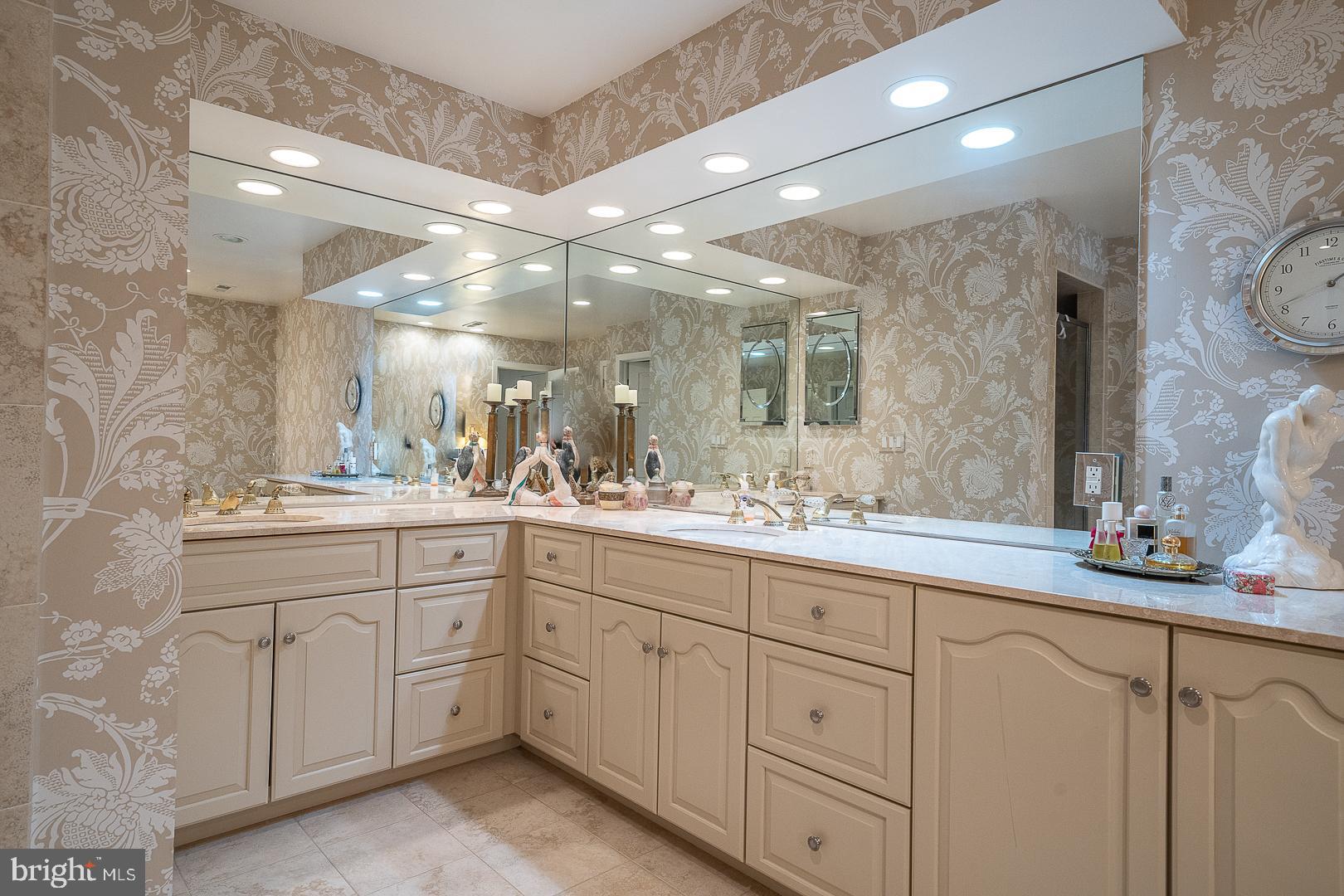 HERMITAGE - Residential