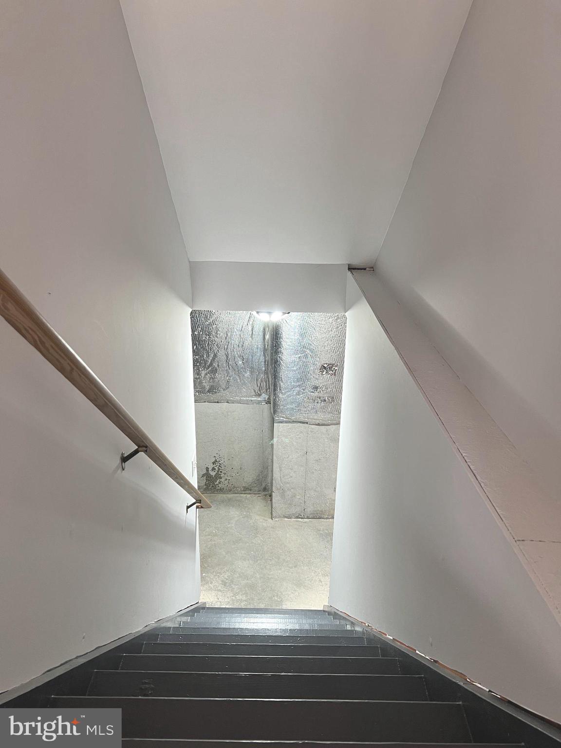 VALLEY STREAM ESTATES - Residential Lease