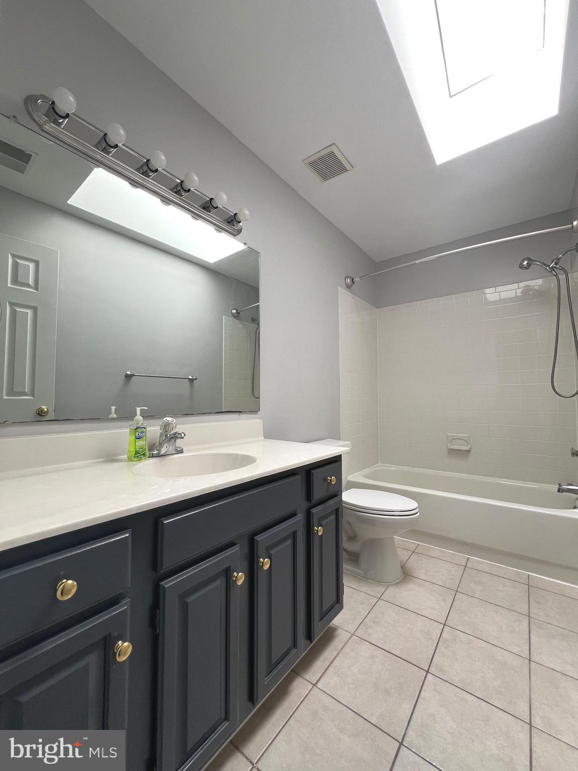 VALLEY STREAM ESTATES - Residential Lease