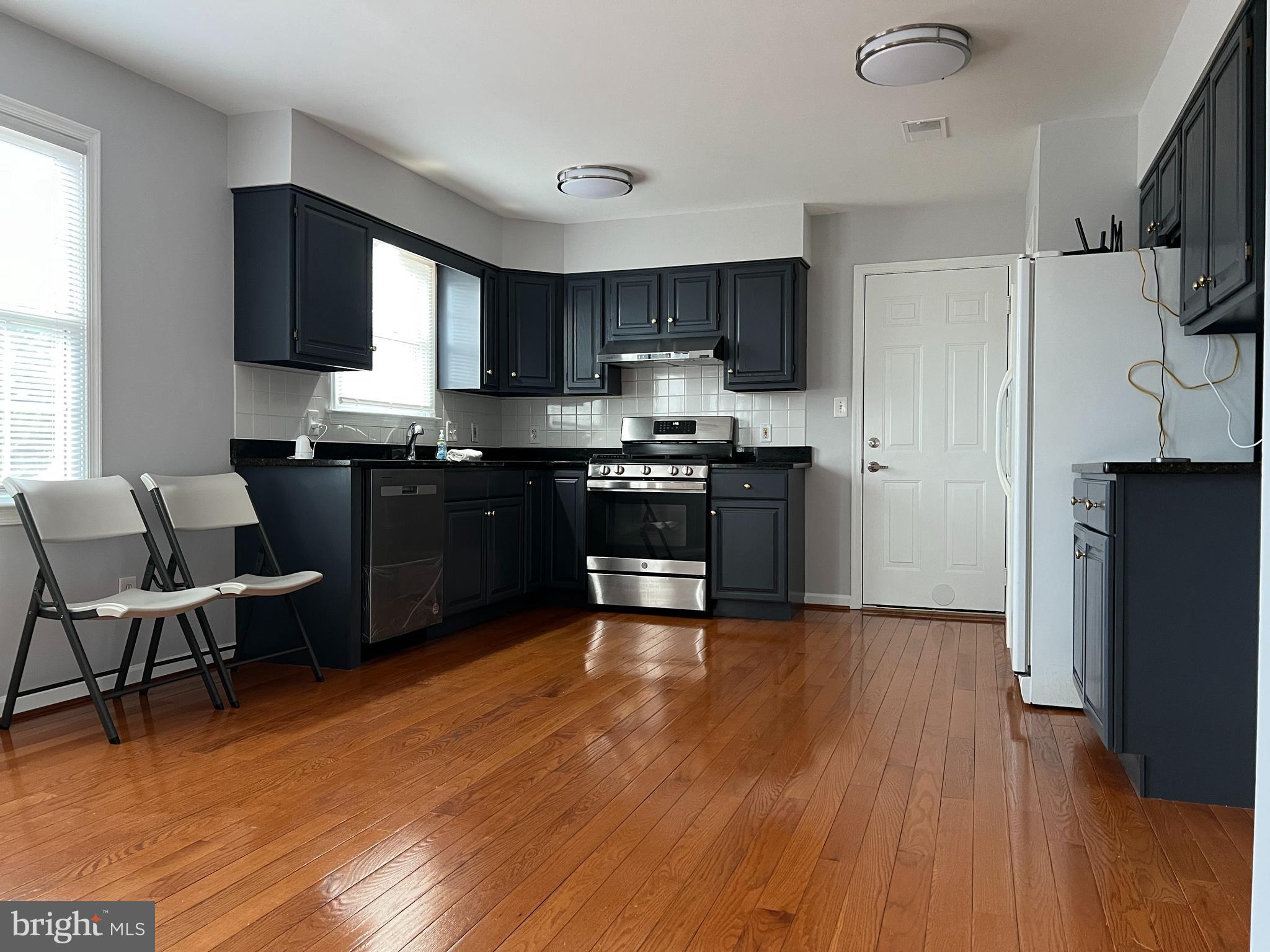 VALLEY STREAM ESTATES - Residential Lease