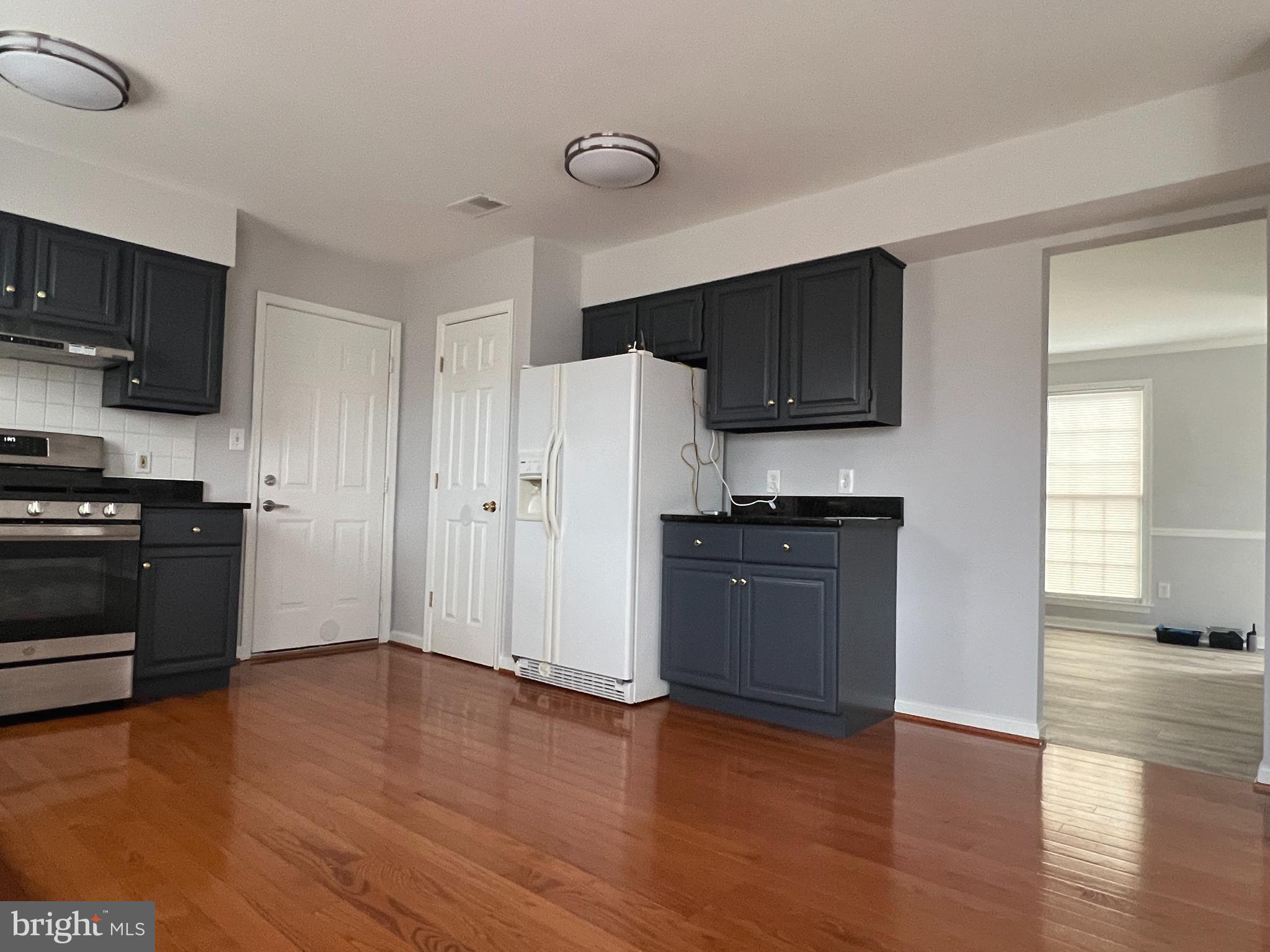 VALLEY STREAM ESTATES - Residential Lease