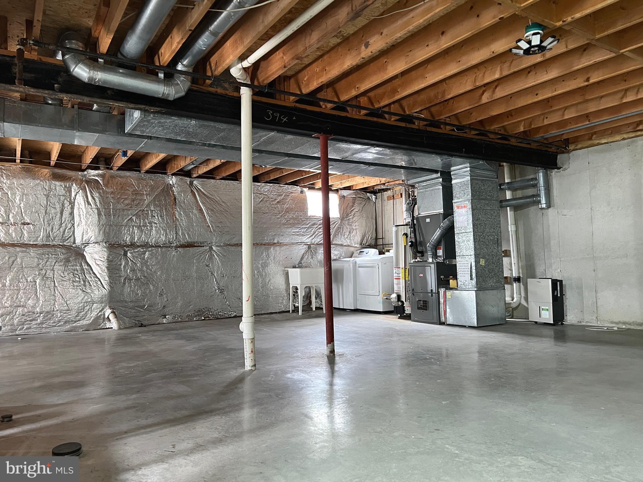 VALLEY STREAM ESTATES - Residential Lease