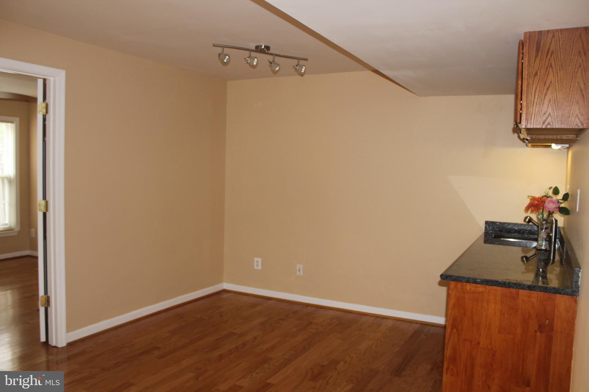 WELLESLEY - Residential Lease