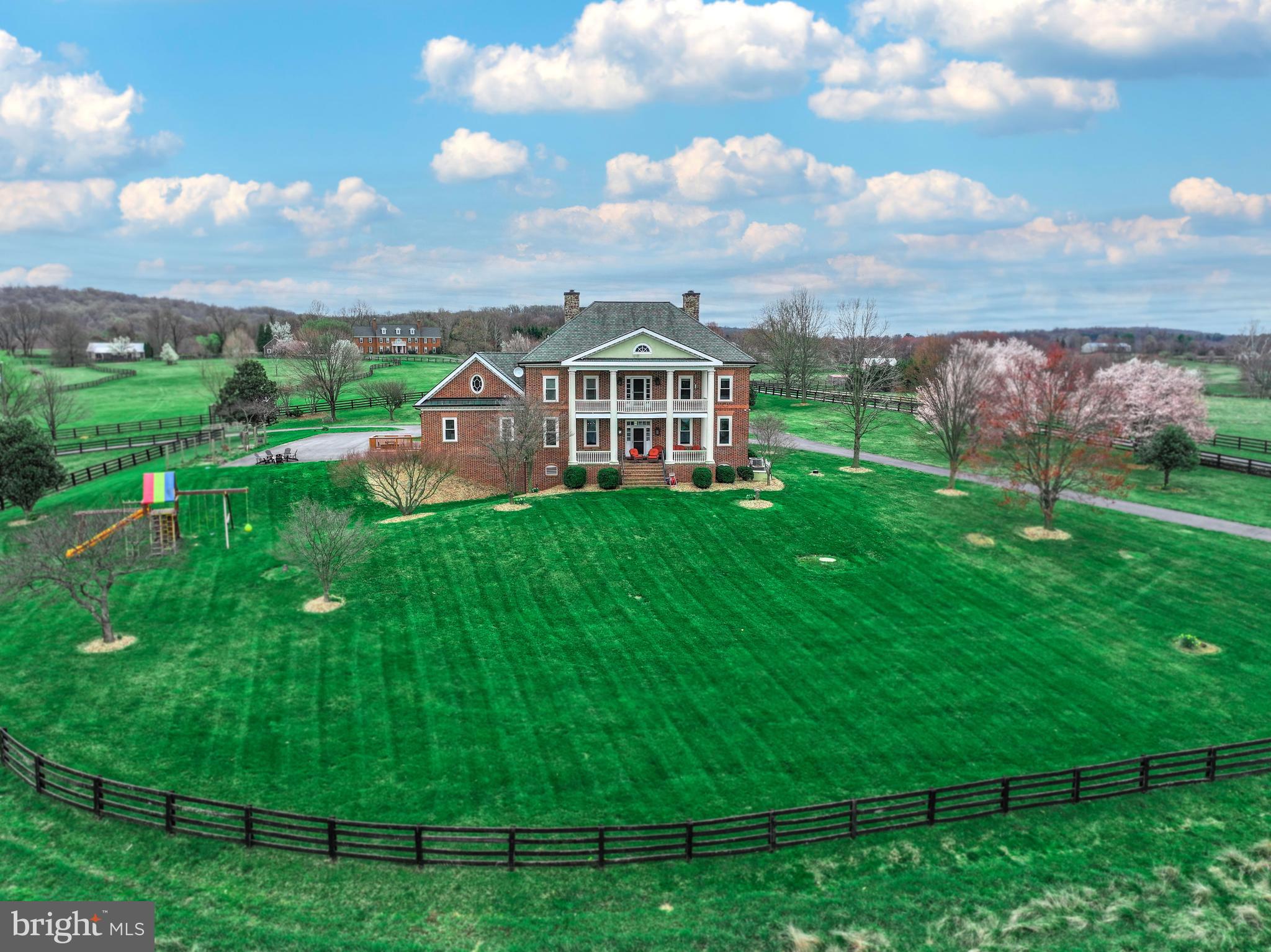 E DEBUTTS LAND - Residential