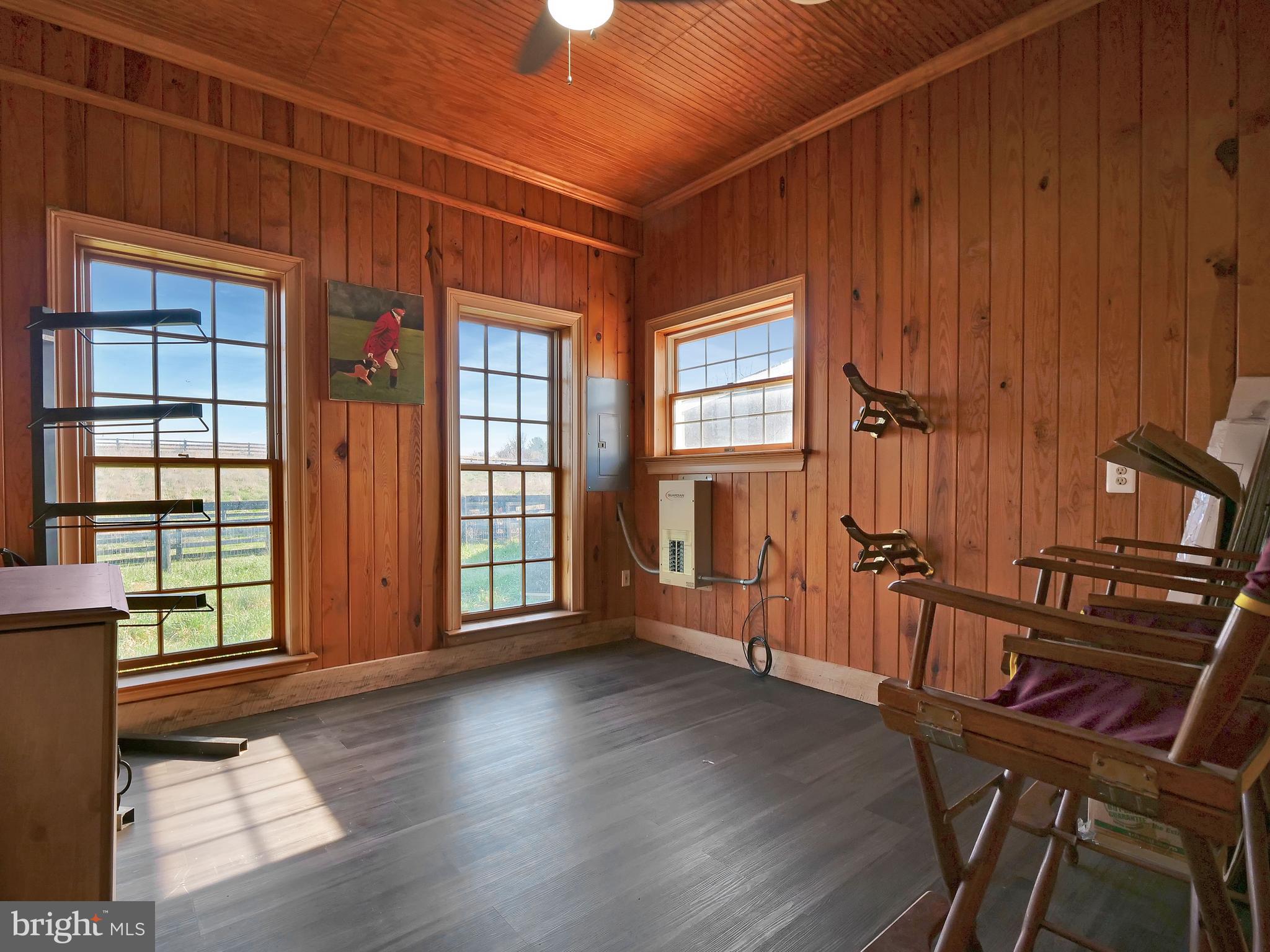 E DEBUTTS LAND - Residential