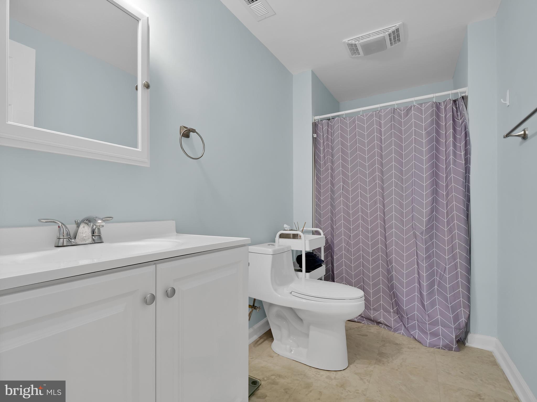 E DEBUTTS LAND - Residential