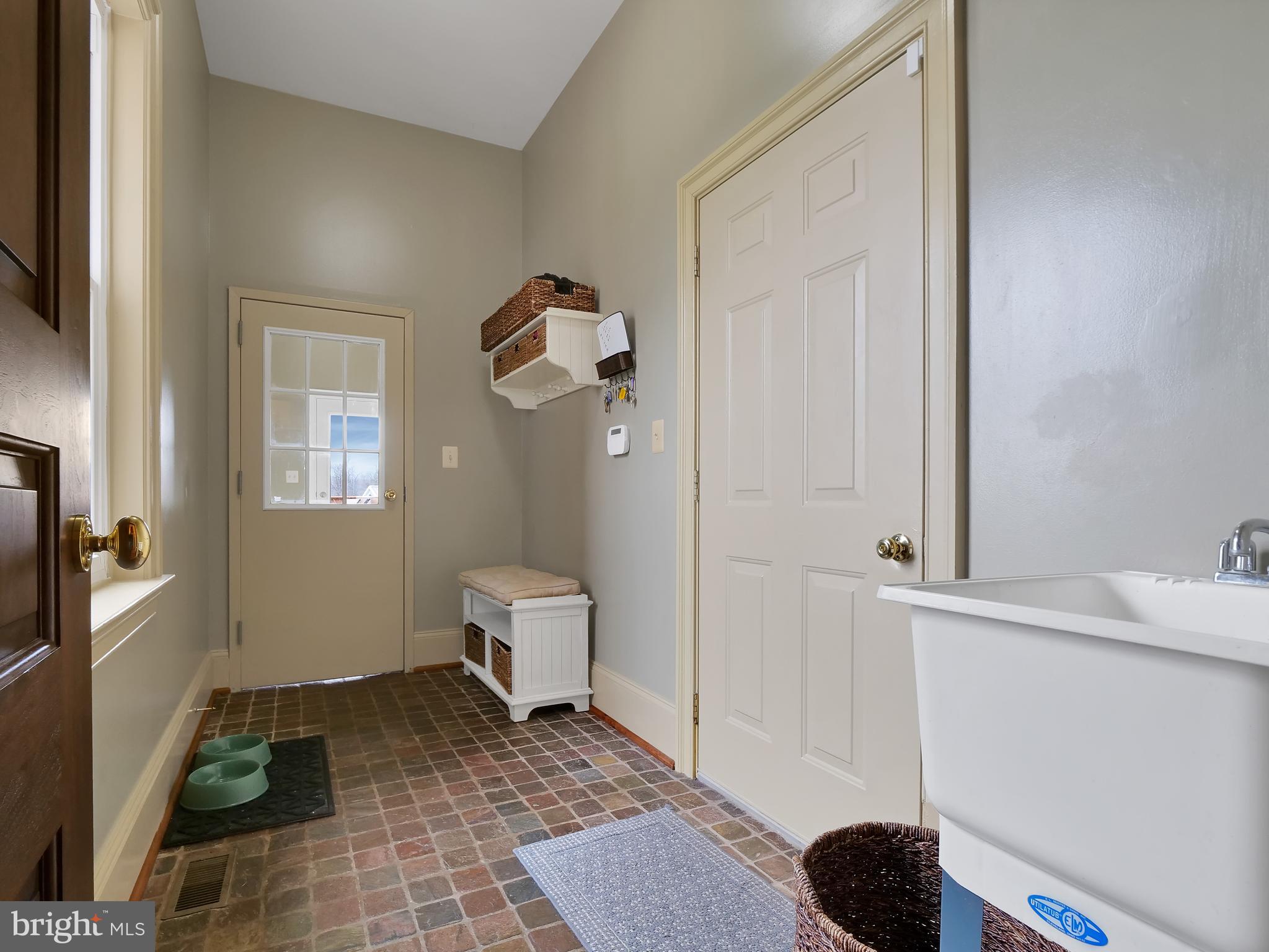 E DEBUTTS LAND - Residential