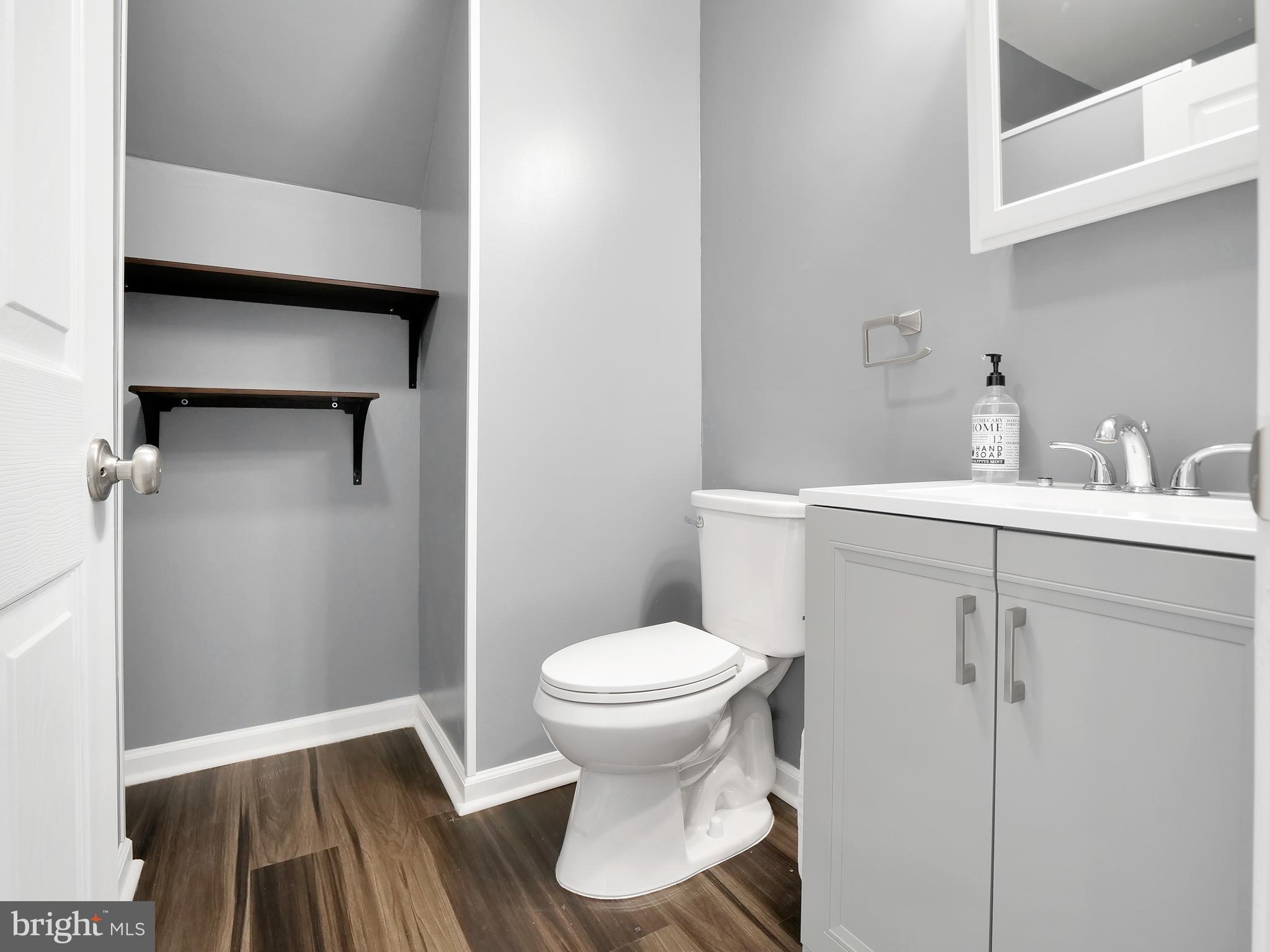 E DEBUTTS LAND - Residential