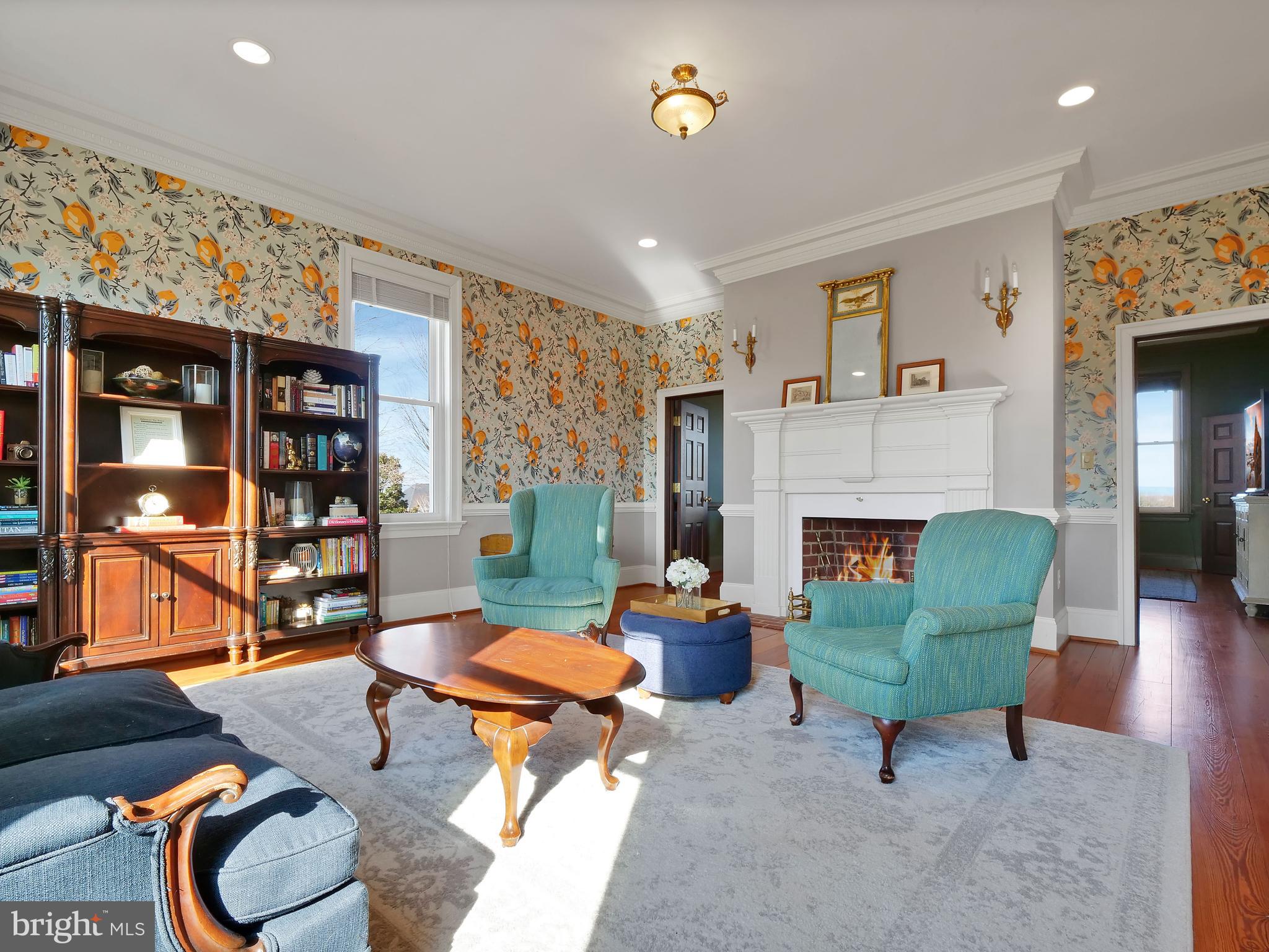 E DEBUTTS LAND - Residential