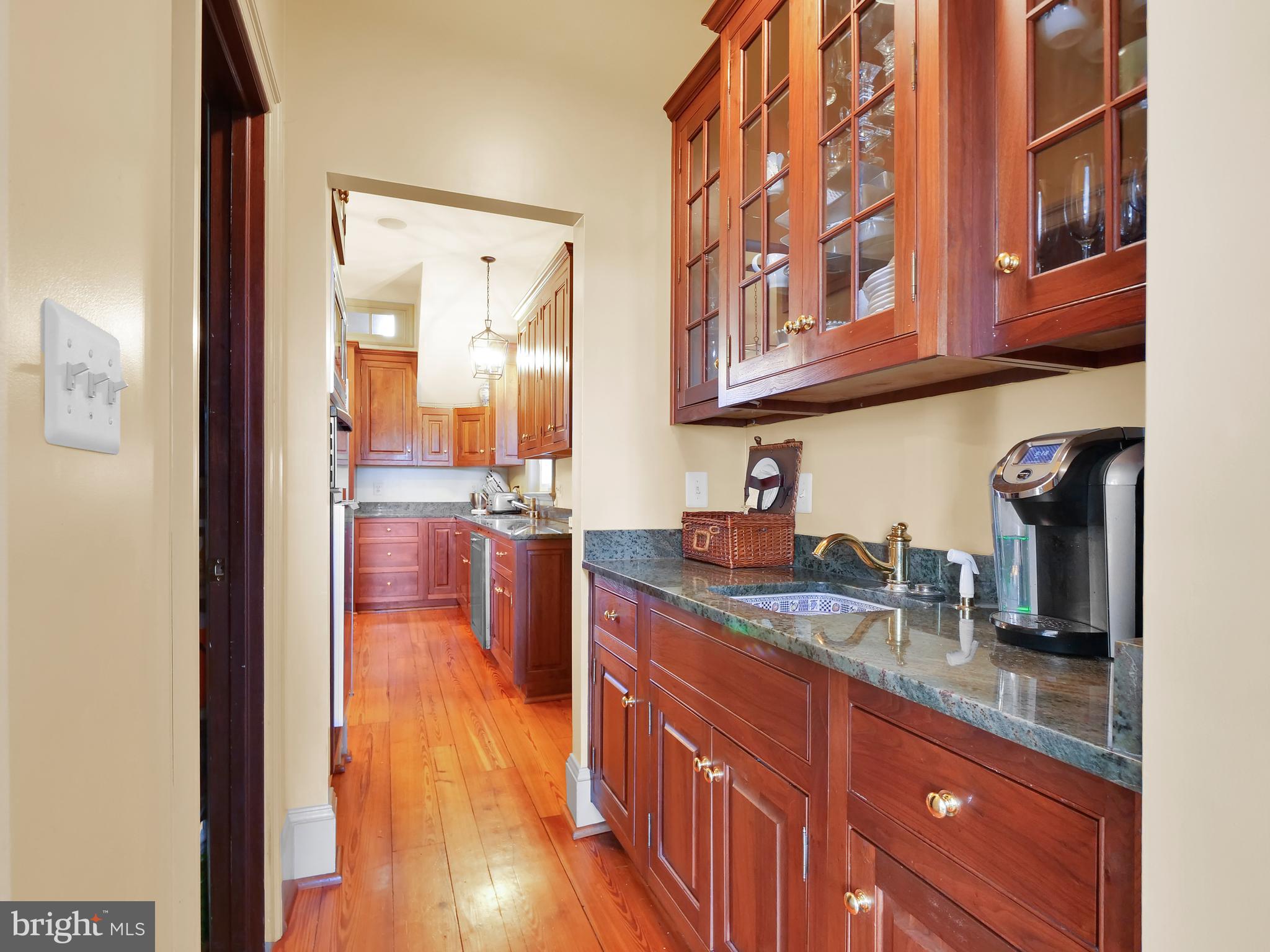 E DEBUTTS LAND - Residential