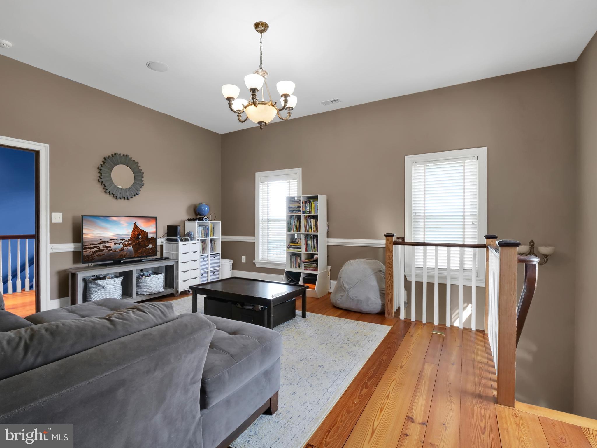 E DEBUTTS LAND - Residential