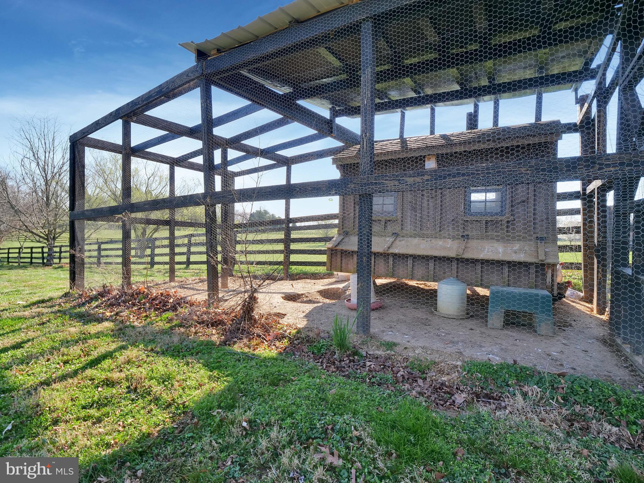 E DEBUTTS LAND - Residential