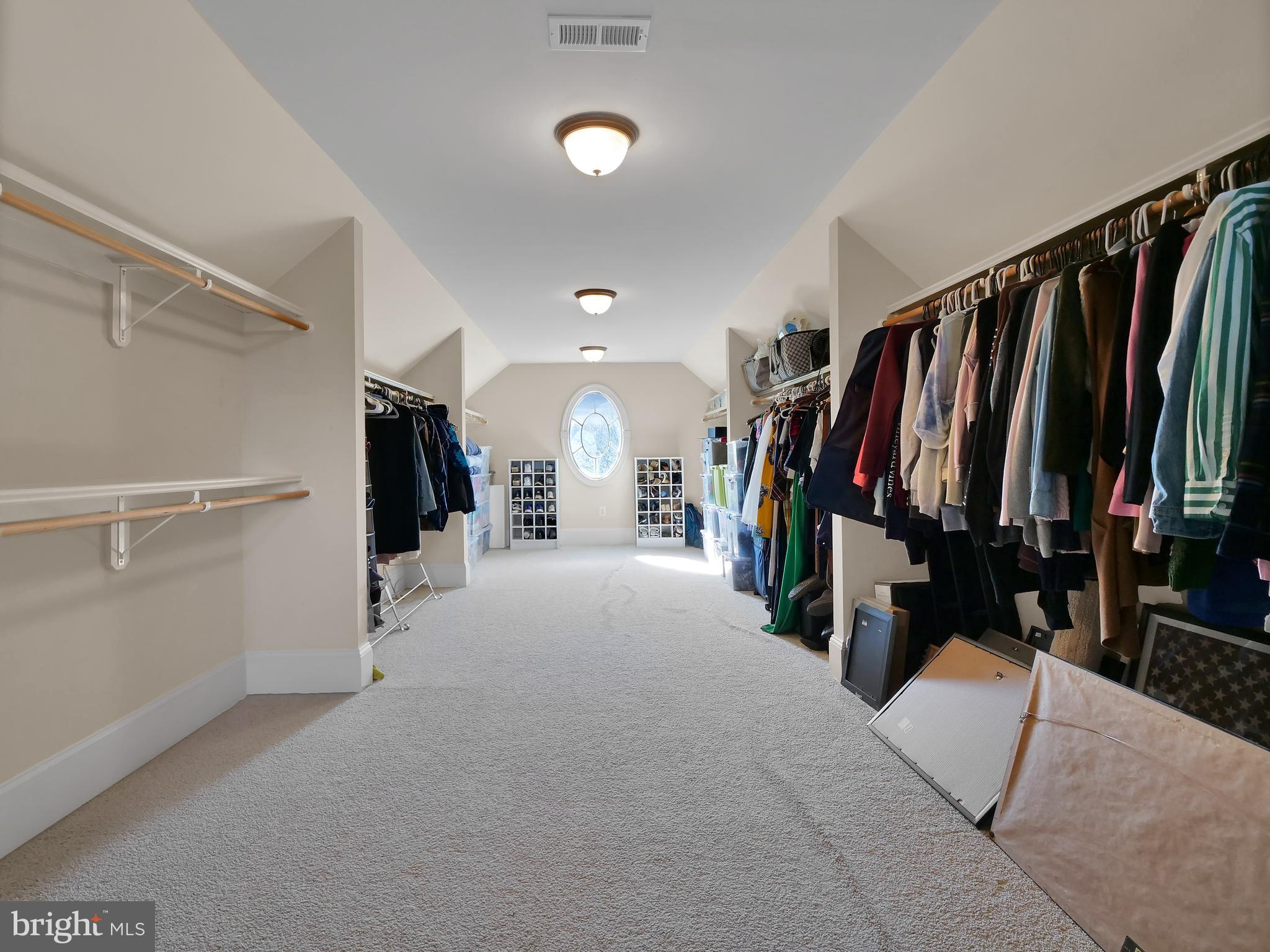 E DEBUTTS LAND - Residential