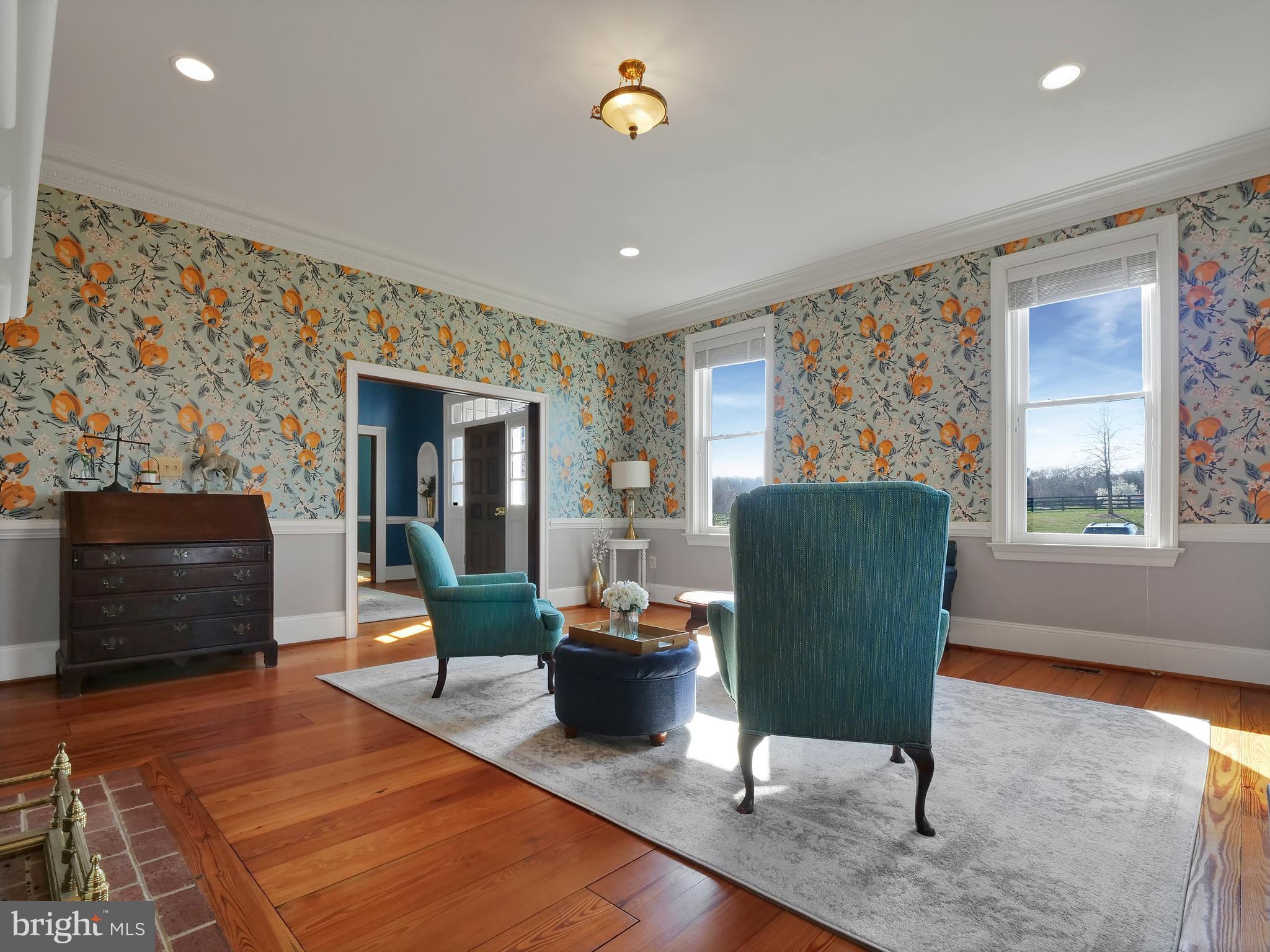 E DEBUTTS LAND - Residential