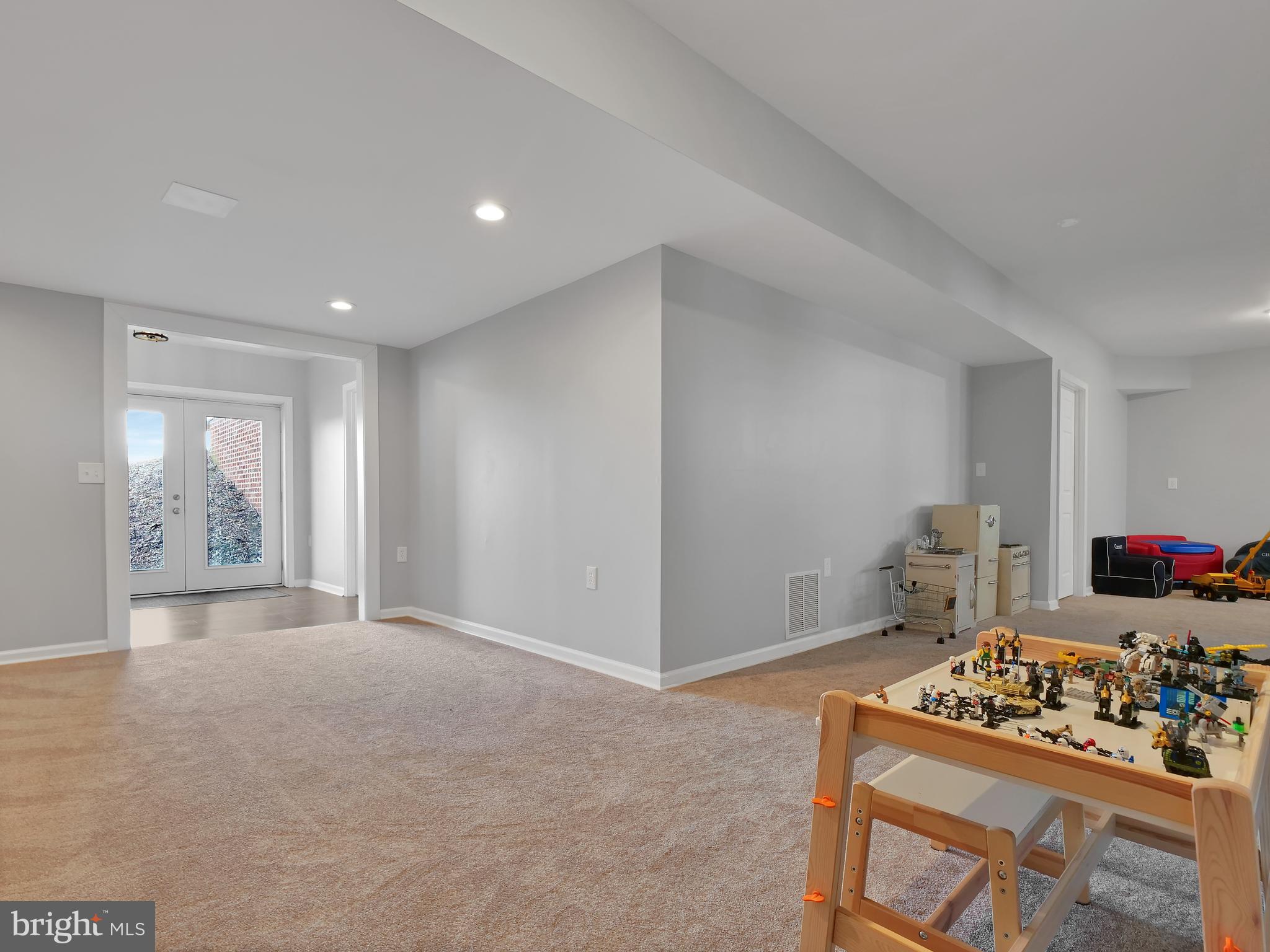 E DEBUTTS LAND - Residential