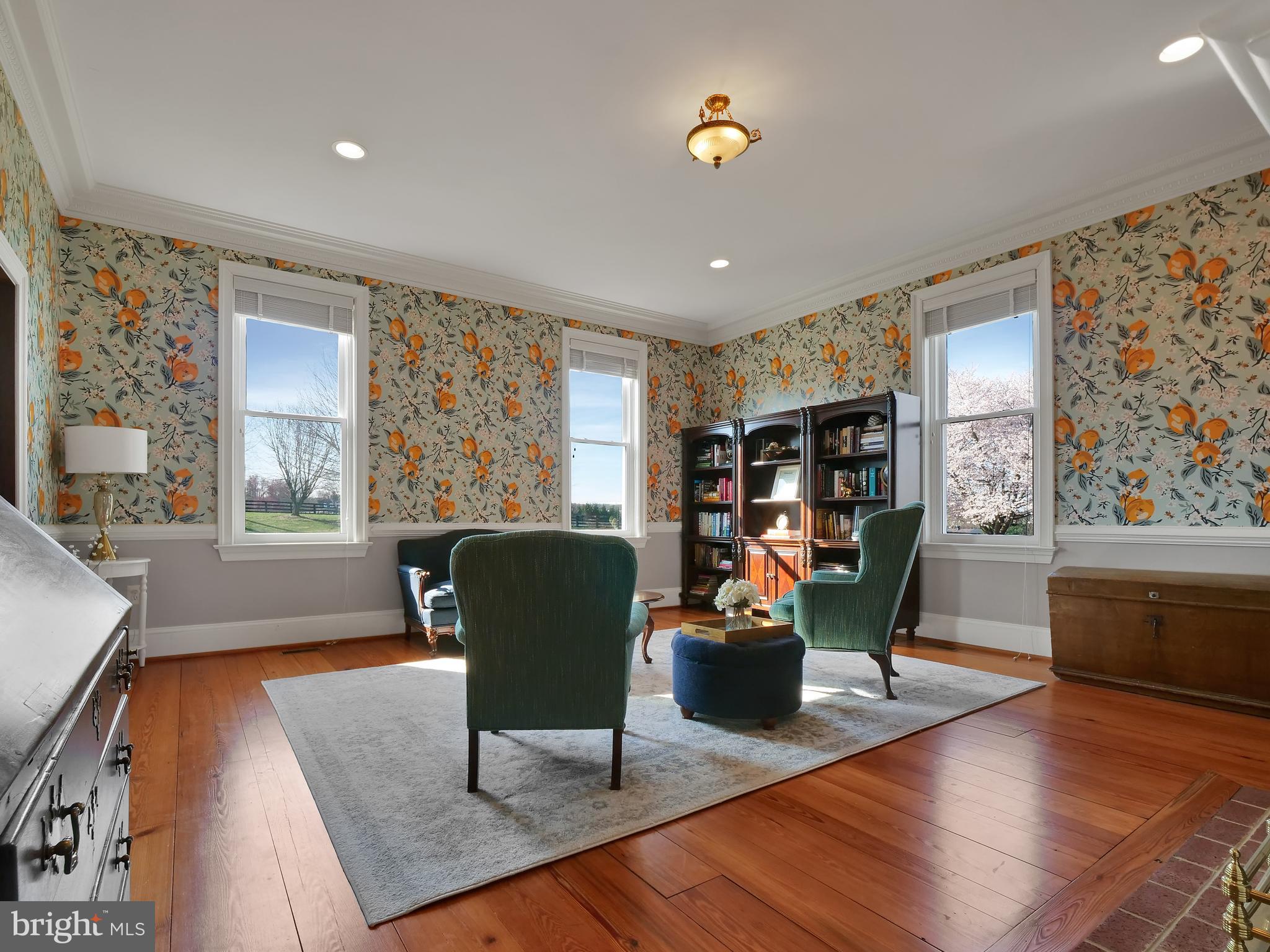 E DEBUTTS LAND - Residential