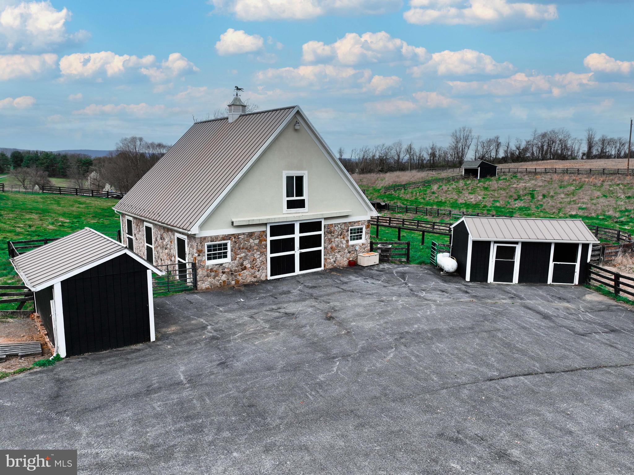 E DEBUTTS LAND - Residential