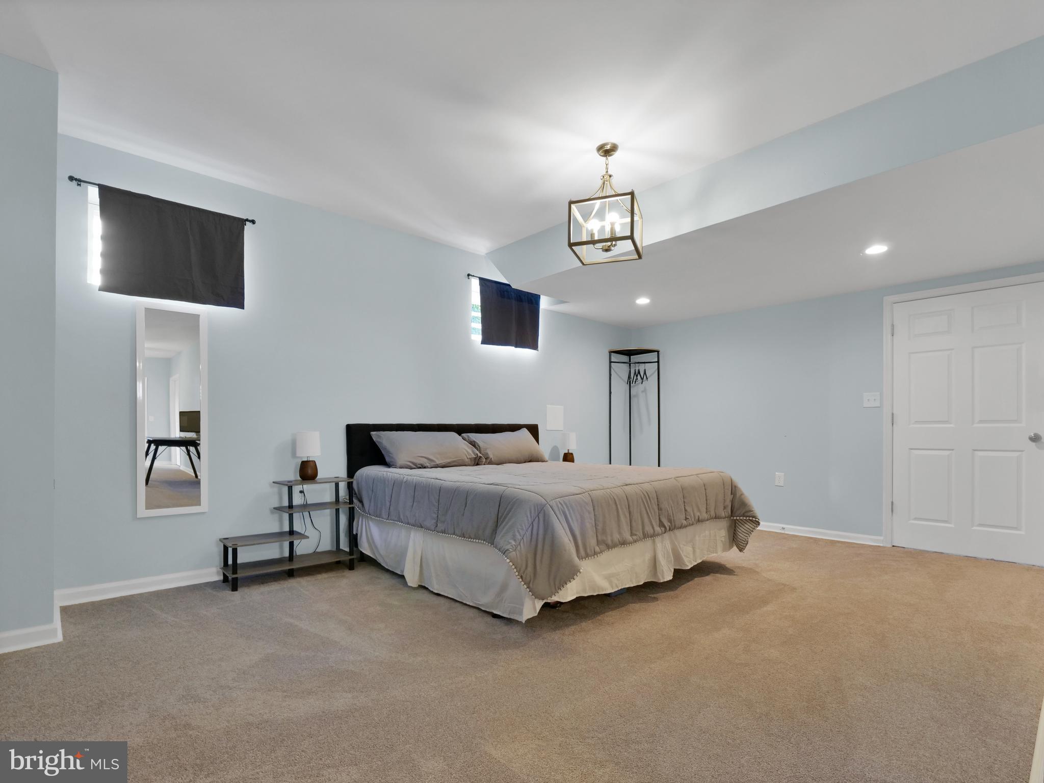 E DEBUTTS LAND - Residential