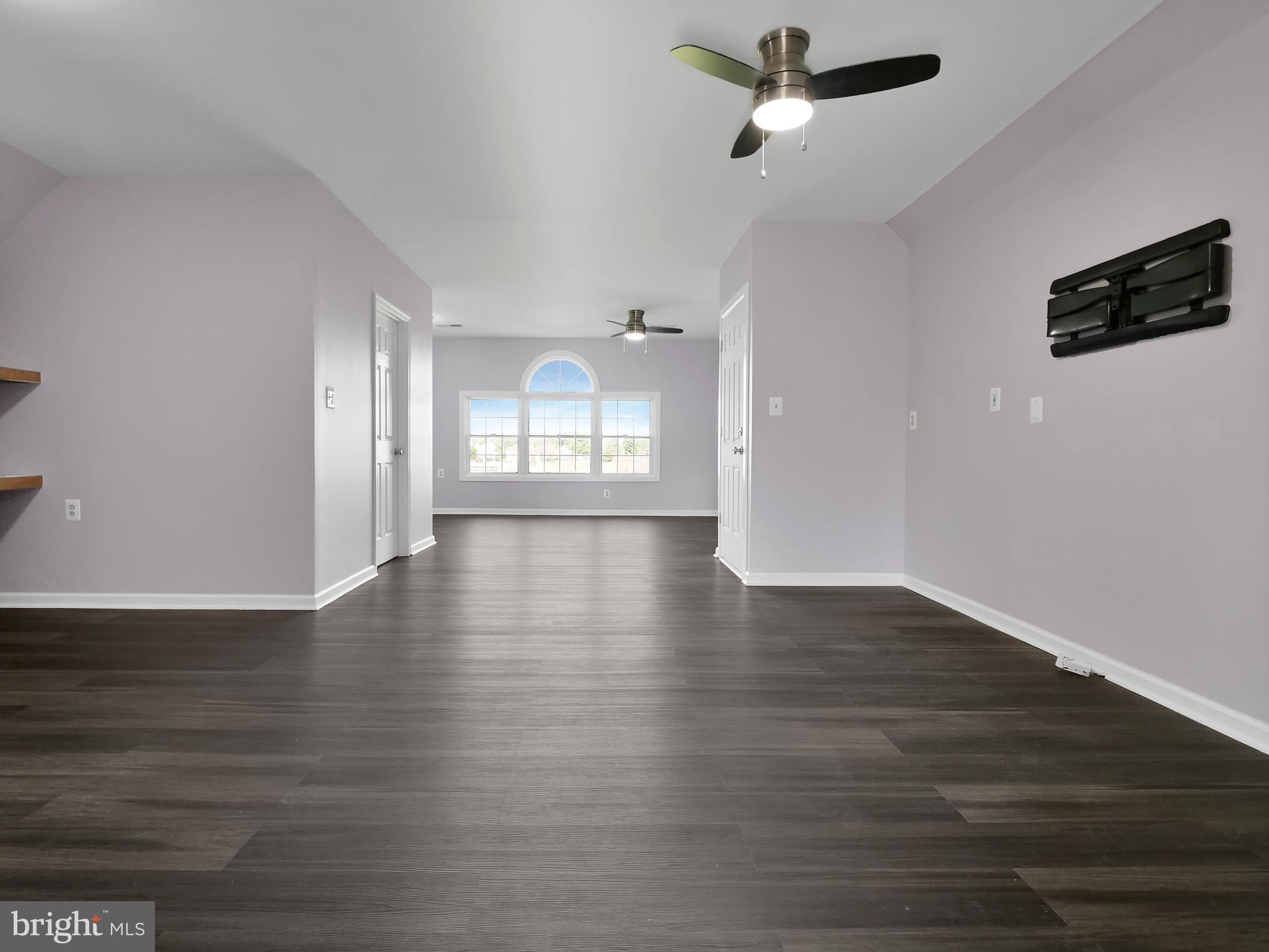 E DEBUTTS LAND - Residential