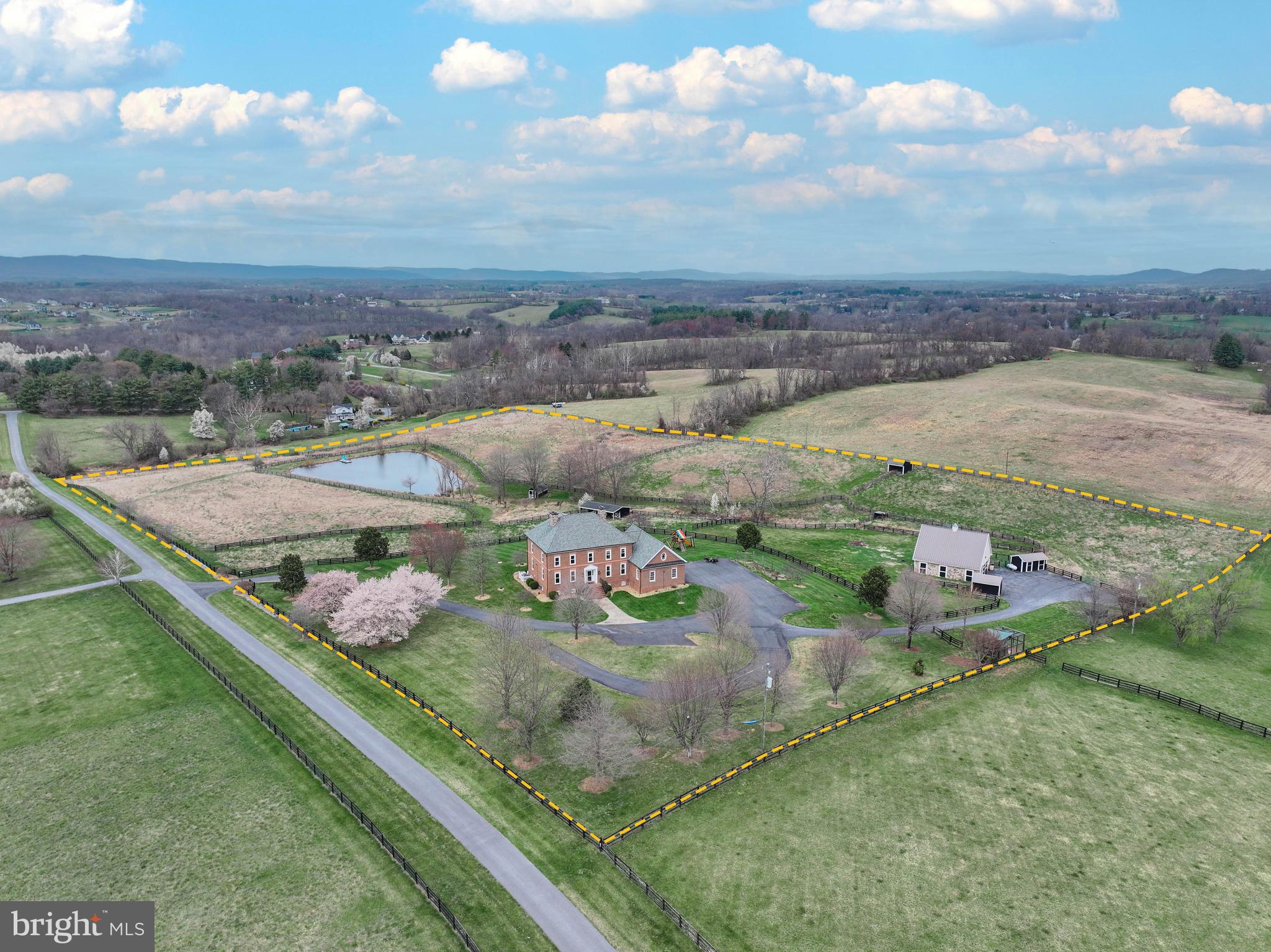 E DEBUTTS LAND - Residential