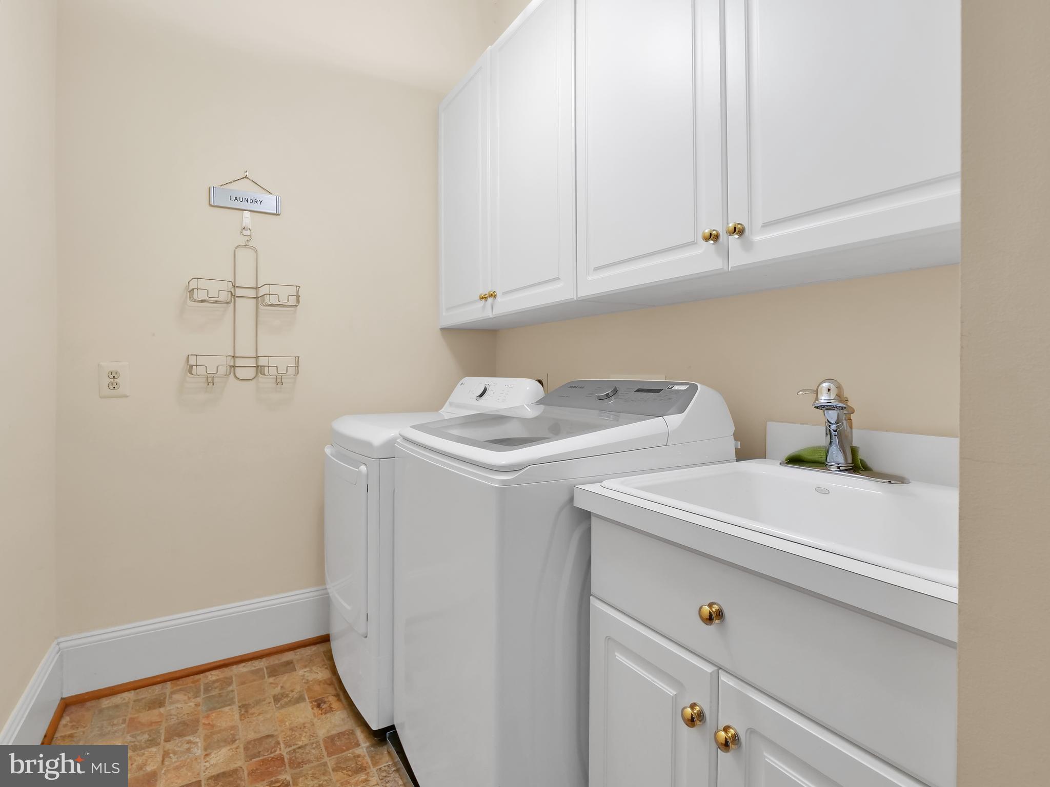 E DEBUTTS LAND - Residential